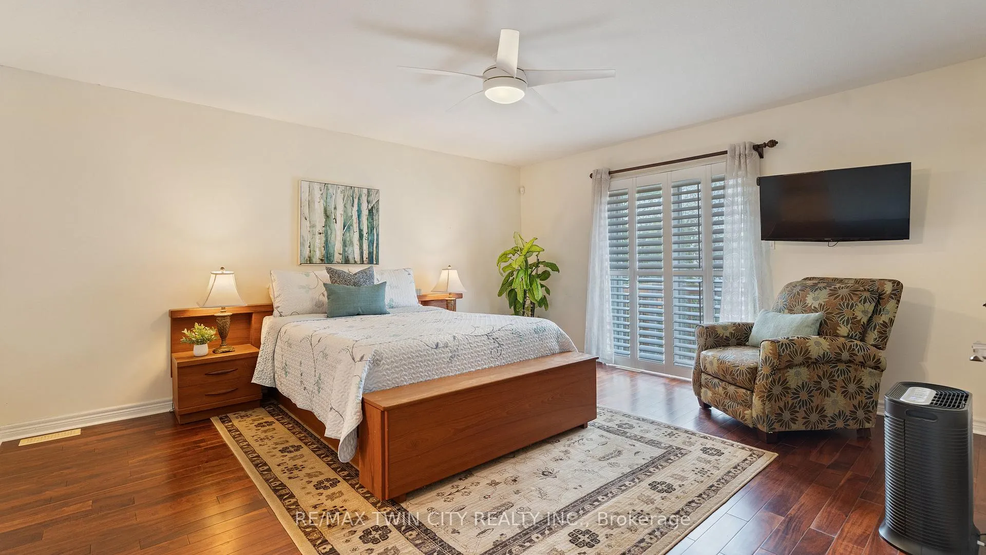 Photo 23 of 22 Cobblestone Drive, Brant, Paris — HOMEH