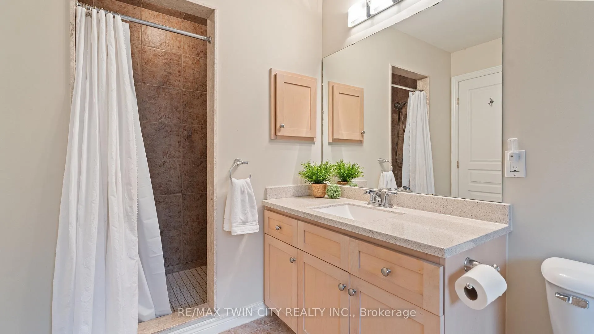 Photo 25 of 22 Cobblestone Drive, Brant, Paris — HOMEH