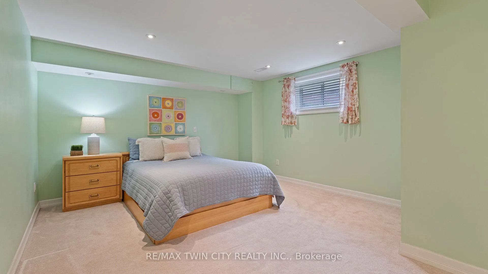 Photo 26 of 22 Cobblestone Drive, Brant, Paris — HOMEH