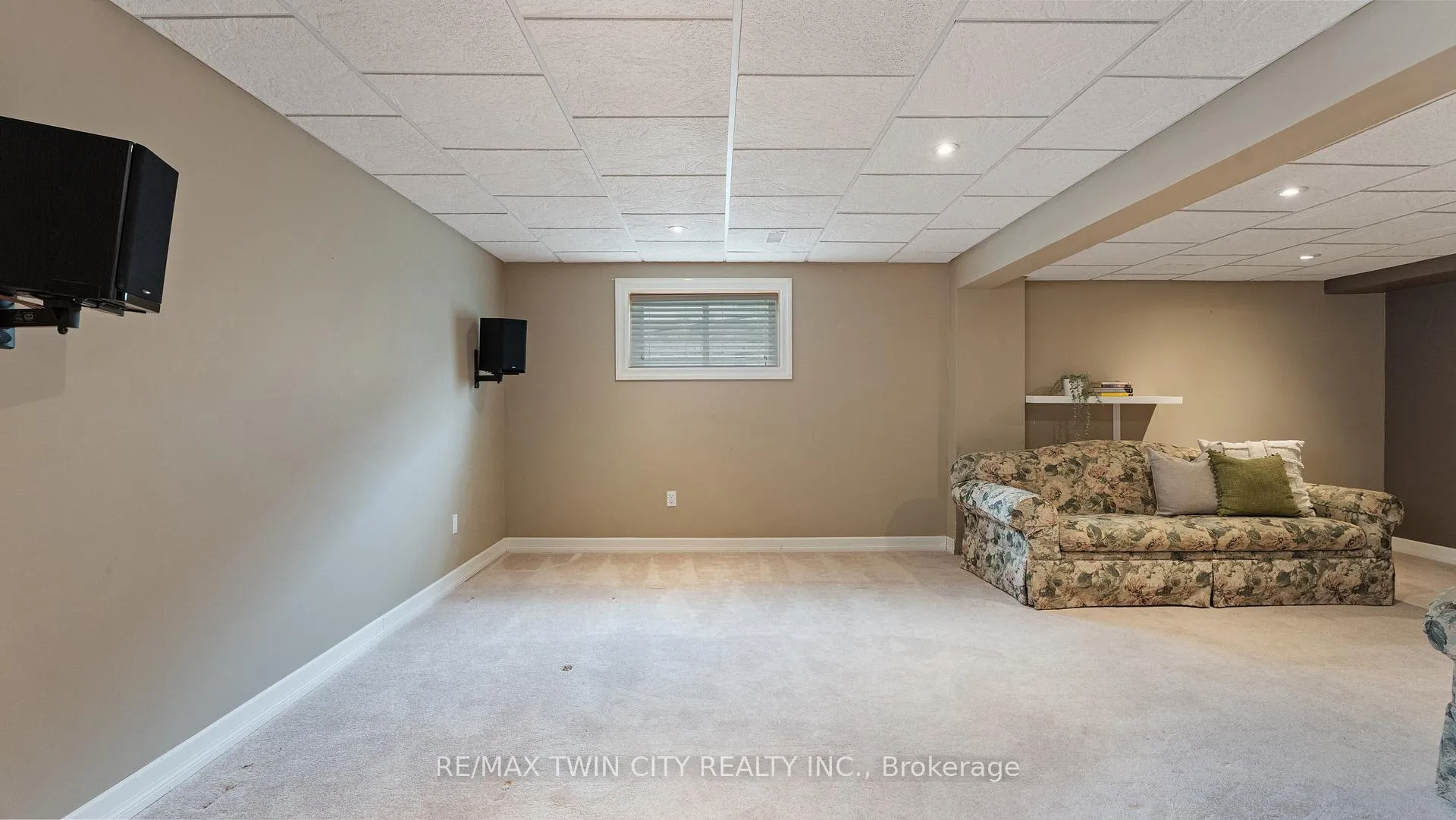 Photo 31 of 22 Cobblestone Drive, Brant, Paris — HOMEH