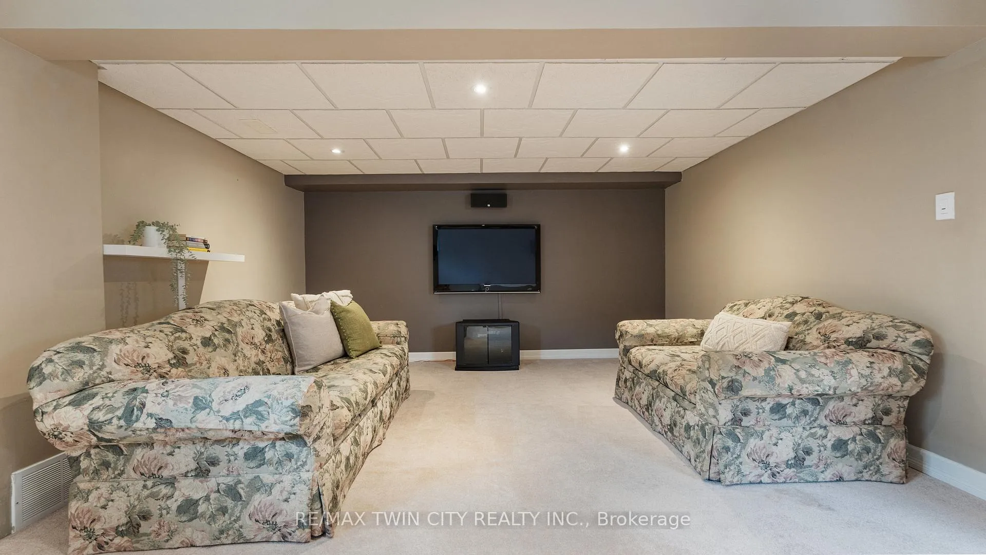 Photo 32 of 22 Cobblestone Drive, Brant, Paris — HOMEH