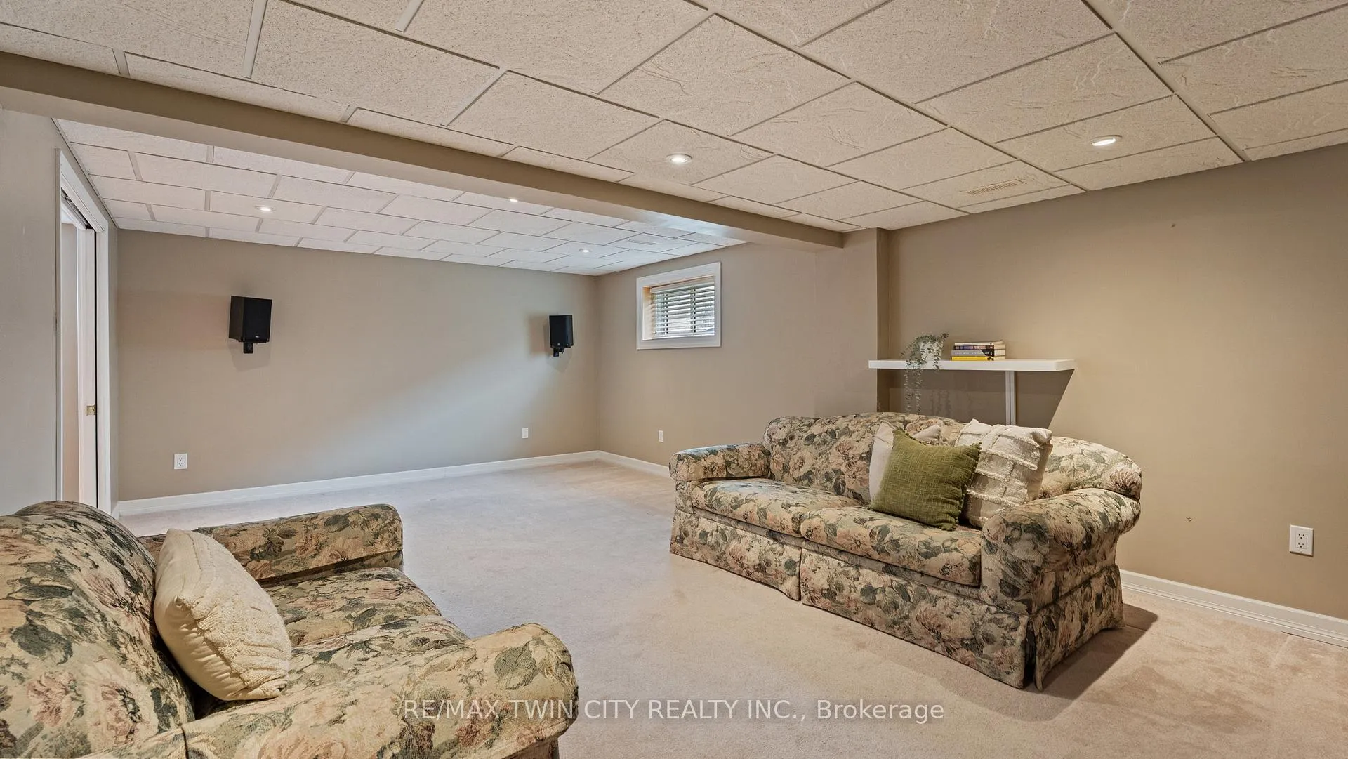 Photo 33 of 22 Cobblestone Drive, Brant, Paris — HOMEH