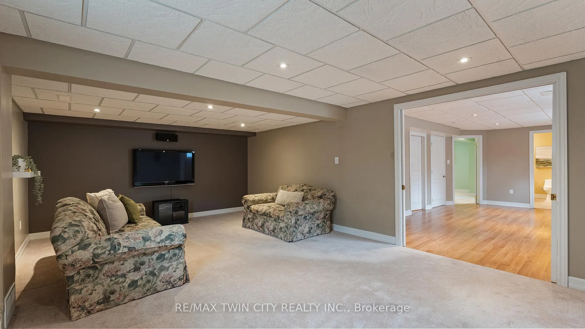 Photo 34 of 22 Cobblestone Drive, Brant, Paris — HOMEH