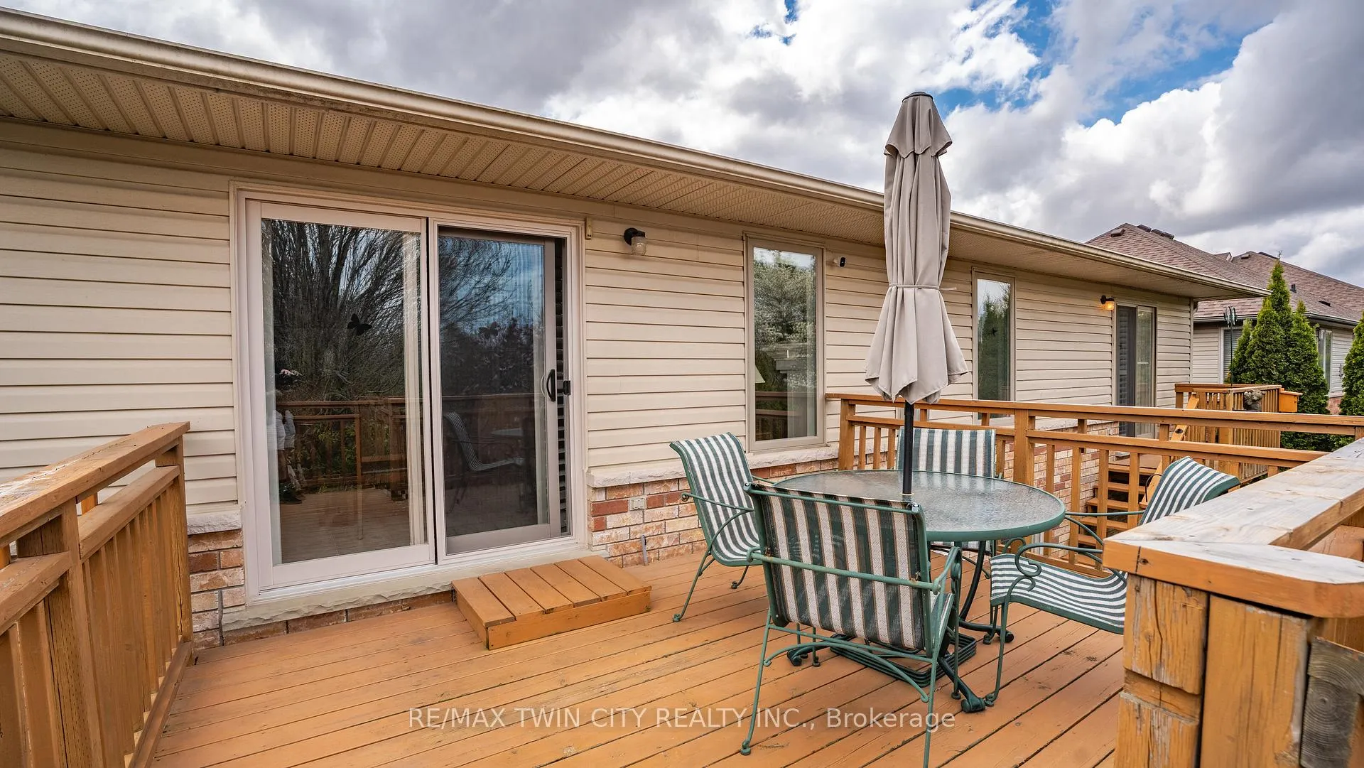 Photo 37 of 22 Cobblestone Drive, Brant, Paris — HOMEH