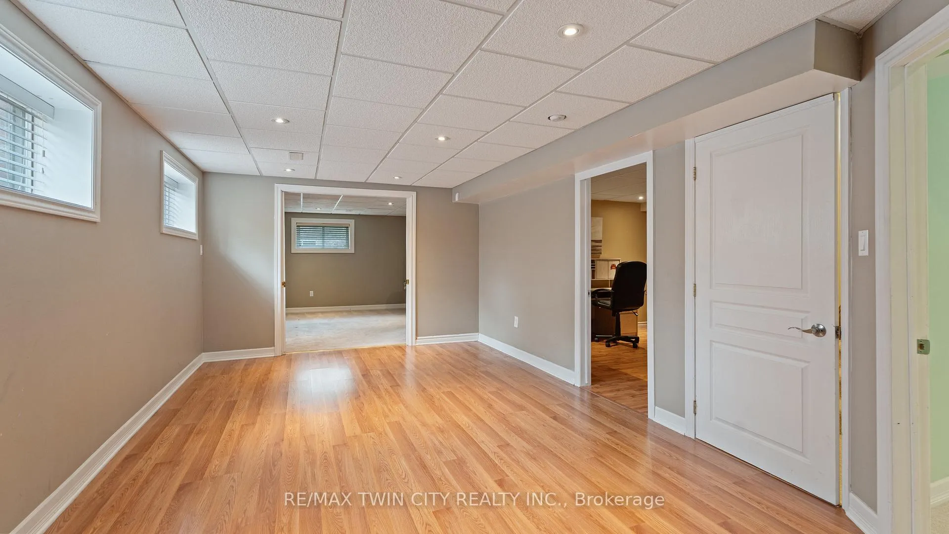 Photo 39 of 22 Cobblestone Drive, Brant, Paris — HOMEH