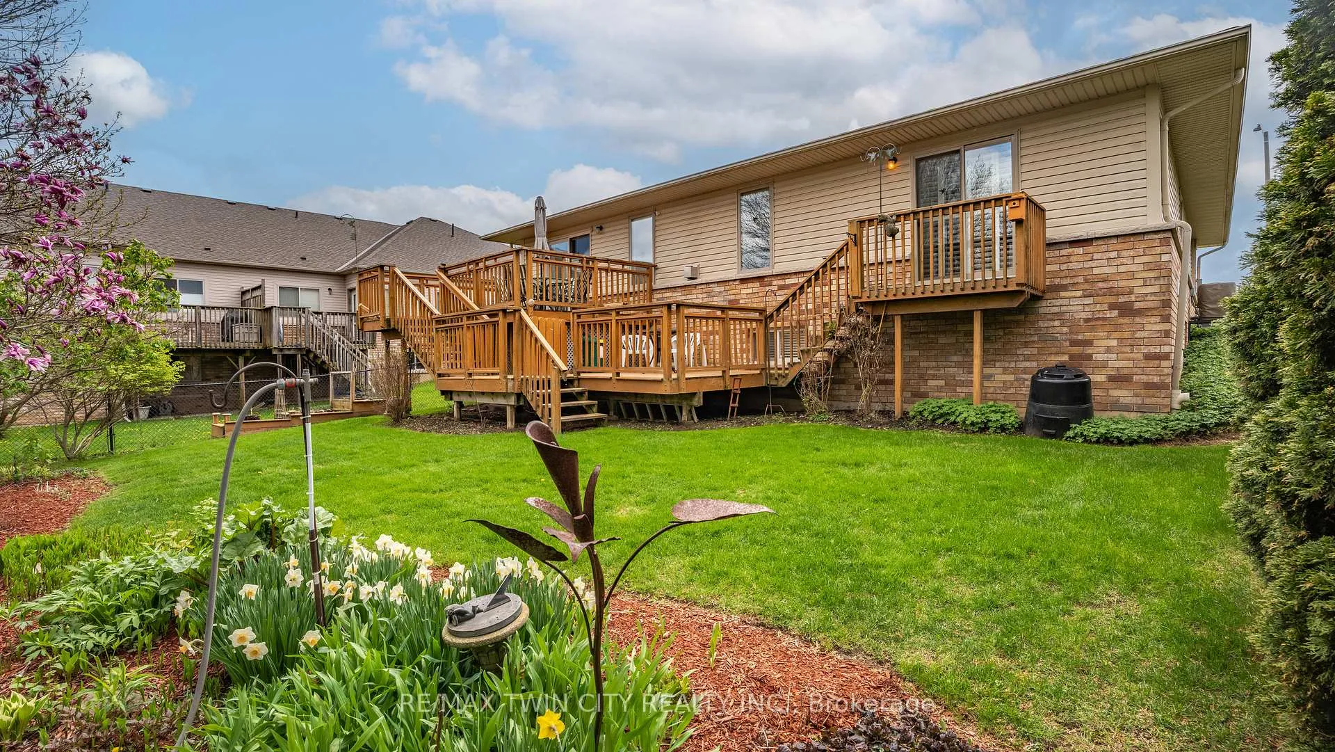 Photo 41 of 22 Cobblestone Drive, Brant, Paris — HOMEH