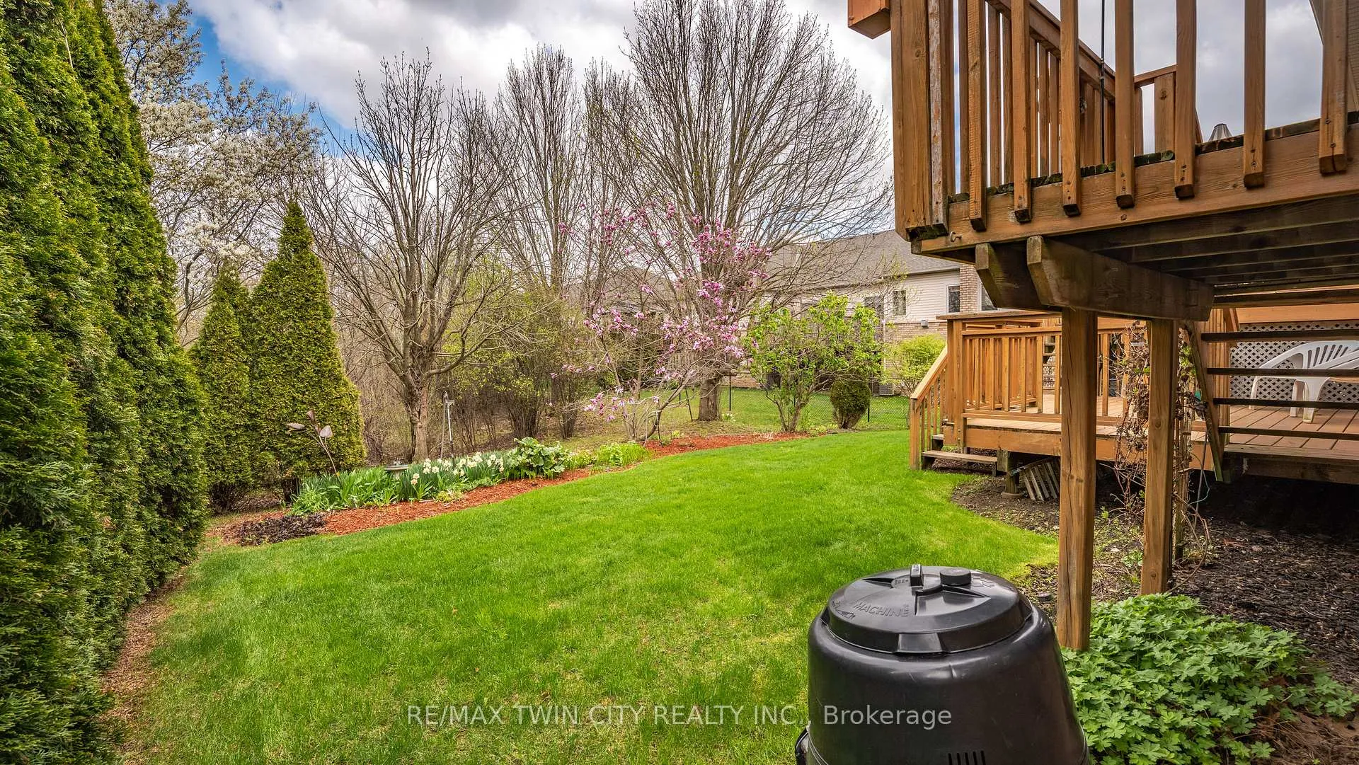 Photo 42 of 22 Cobblestone Drive, Brant, Paris — HOMEH