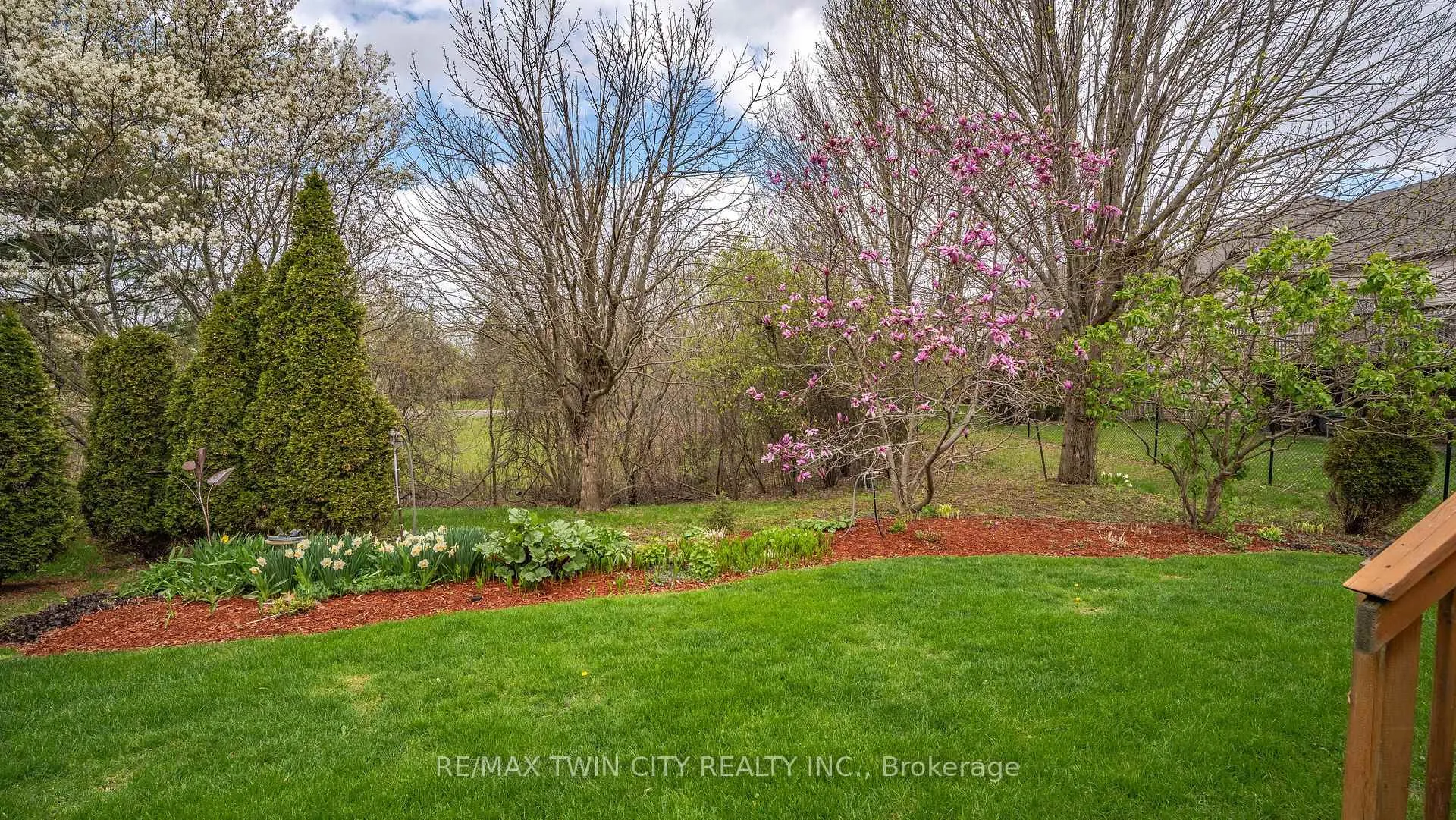 Photo 43 of 22 Cobblestone Drive, Brant, Paris — HOMEH