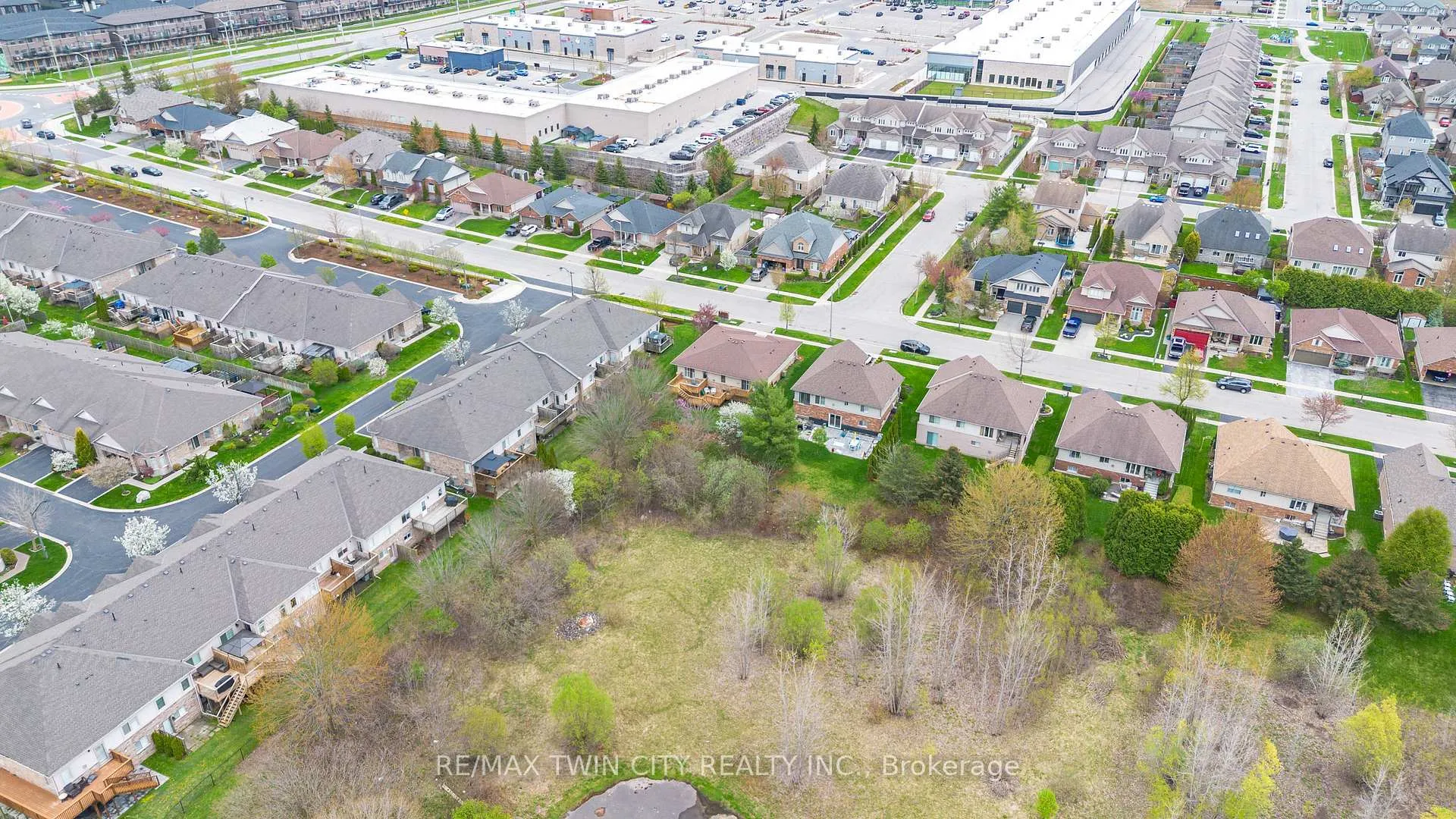 Photo 46 of 22 Cobblestone Drive, Brant, Paris — HOMEH