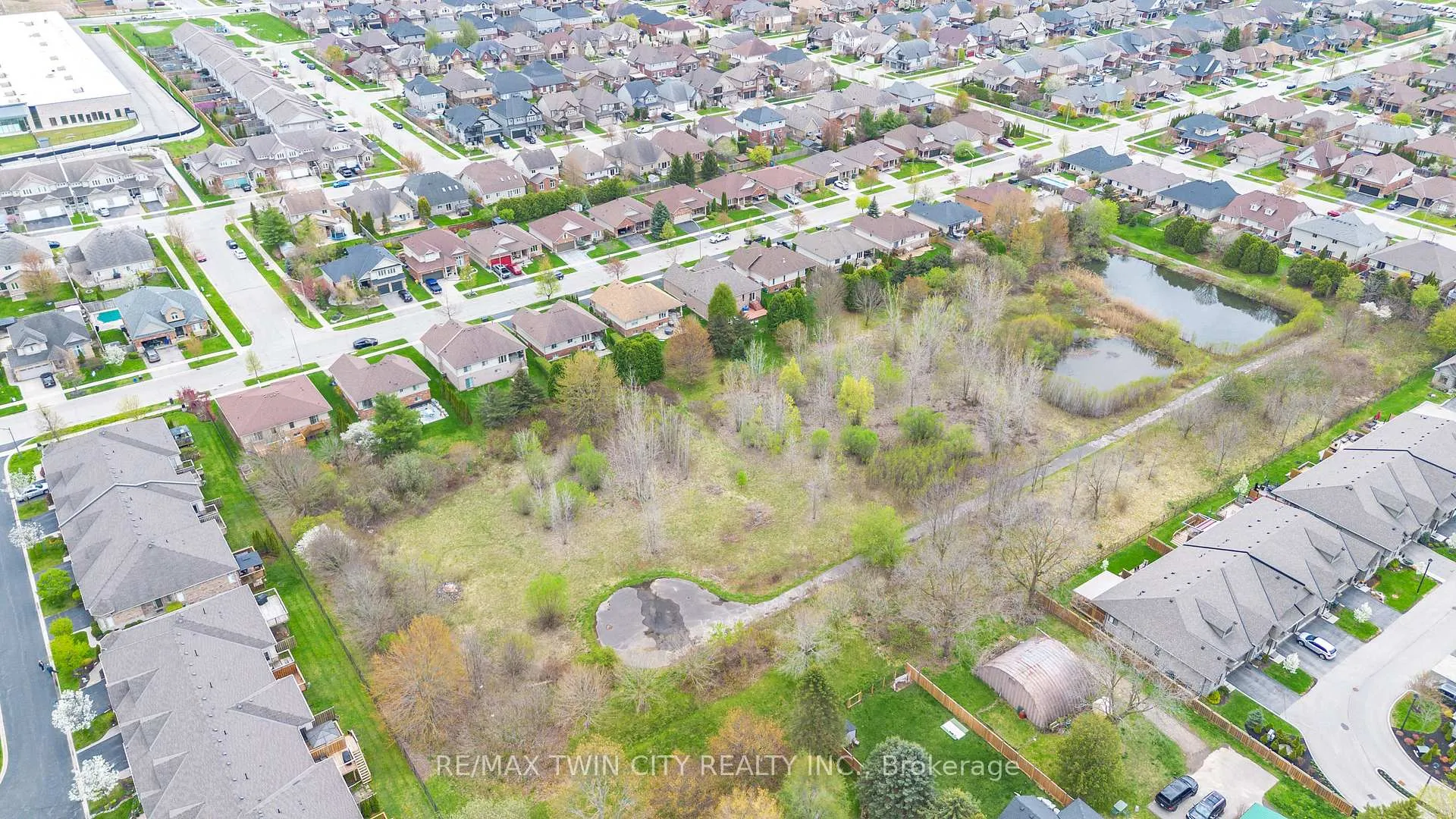 Photo 47 of 22 Cobblestone Drive, Brant, Paris — HOMEH