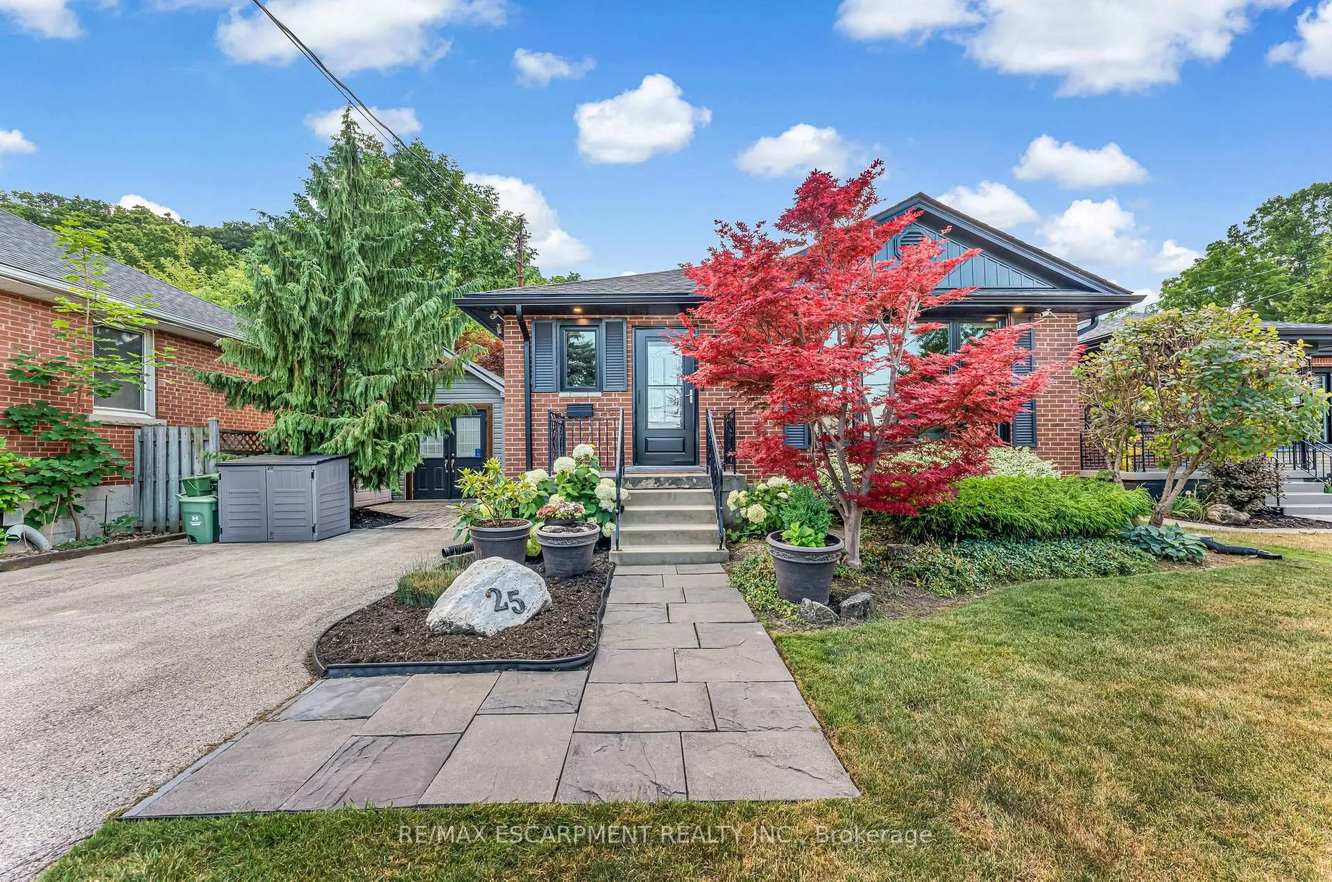 Photo 3 of 25 Alba Street, Hamilton, Stoney Creek — HOMEH