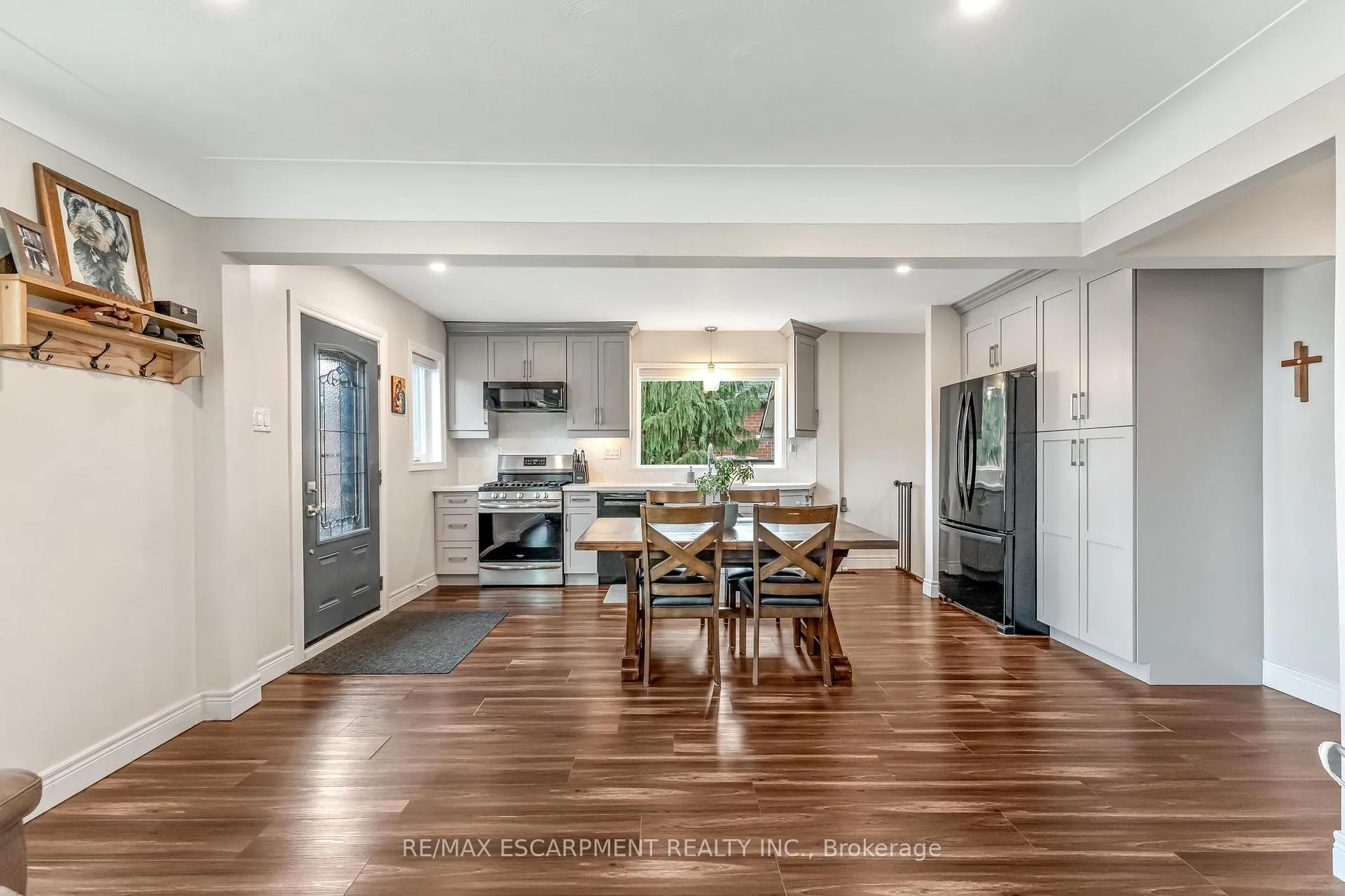 Photo 10 of 25 Alba Street, Hamilton, Stoney Creek — HOMEH