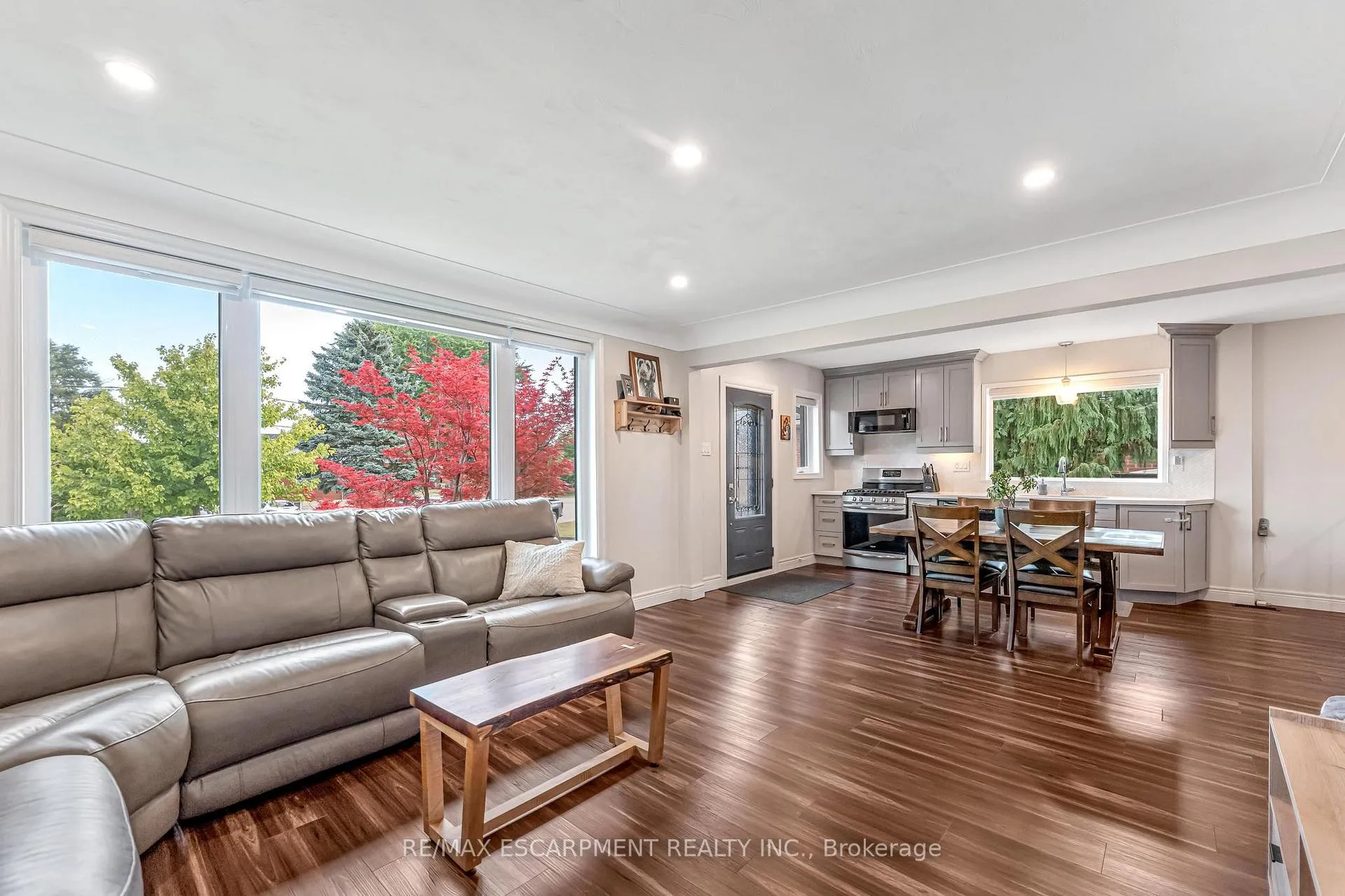 Photo 11 of 25 Alba Street, Hamilton, Stoney Creek — HOMEH