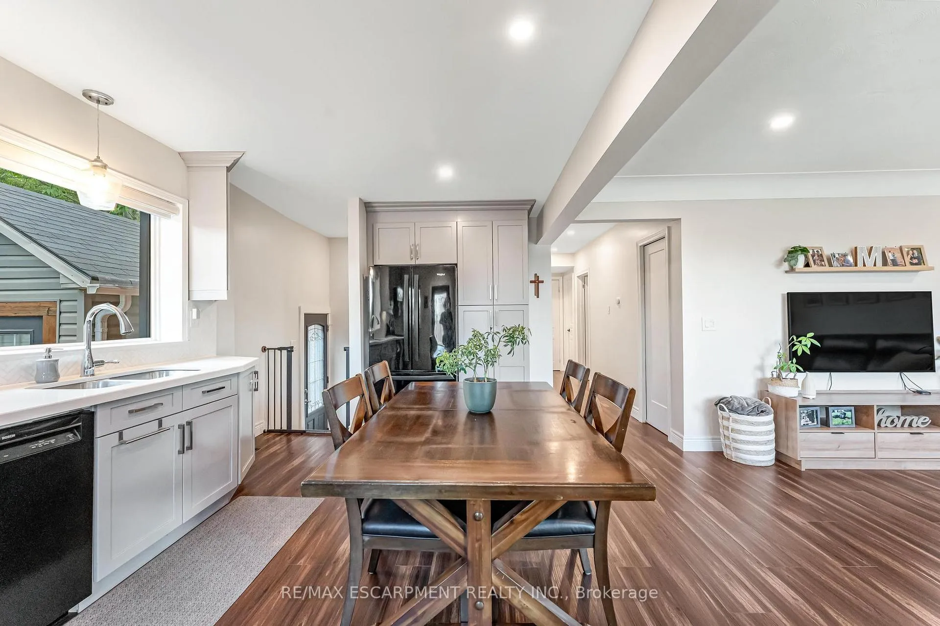 Photo 12 of 25 Alba Street, Hamilton, Stoney Creek — HOMEH