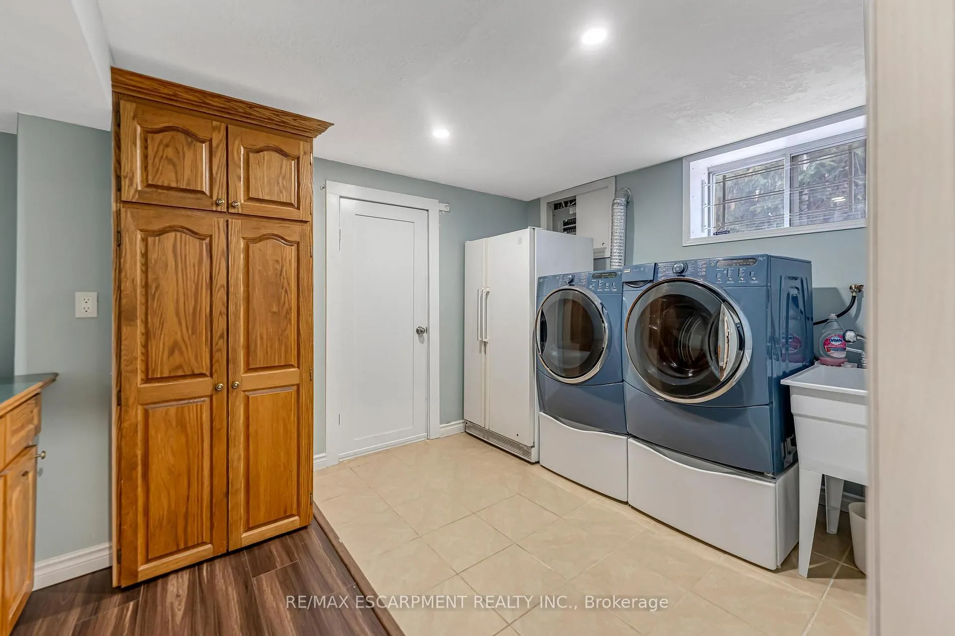 Photo 19 of 25 Alba Street, Hamilton, Stoney Creek — HOMEH