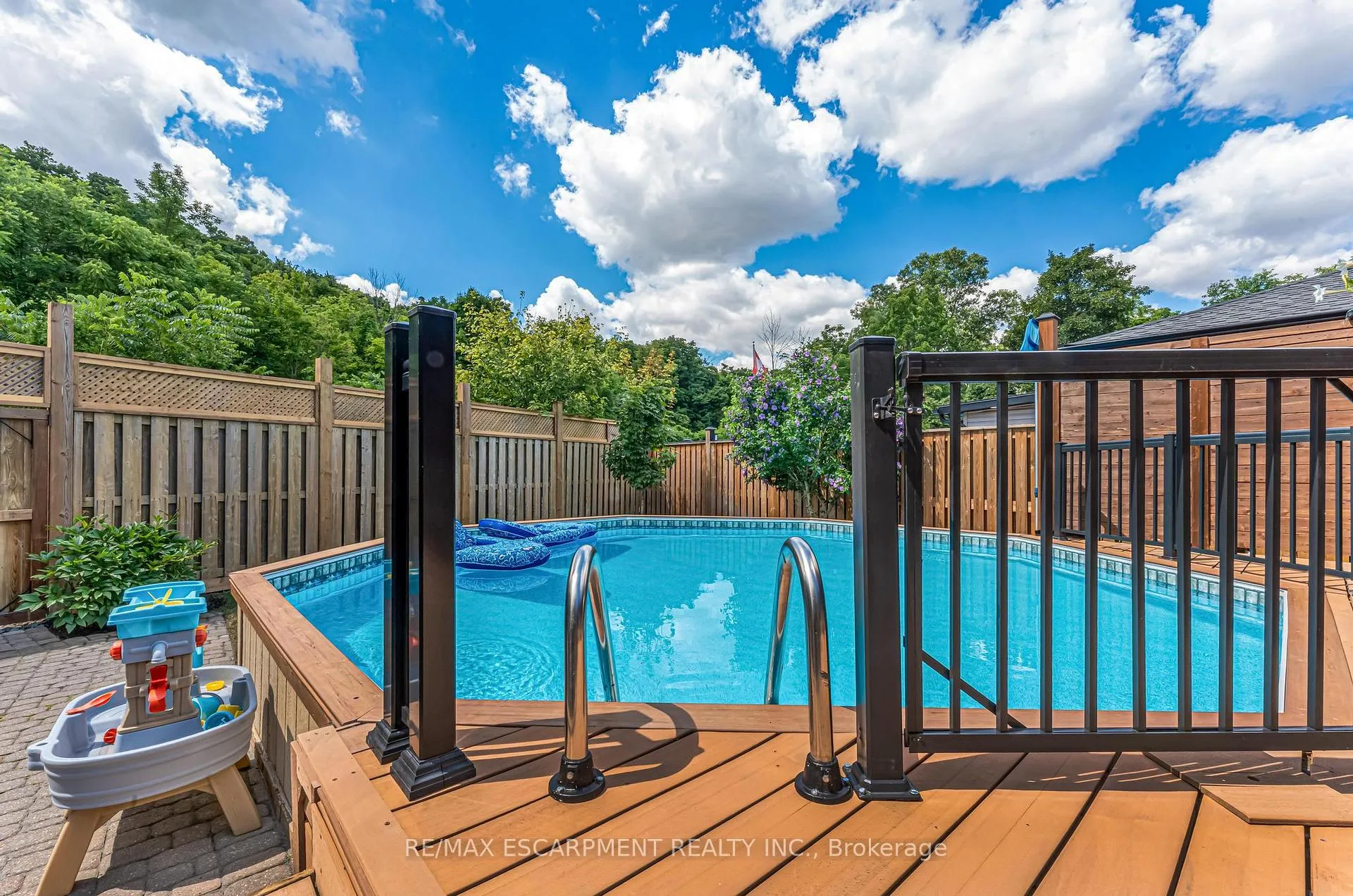 Photo 33 of 25 Alba Street, Hamilton, Stoney Creek — HOMEH
