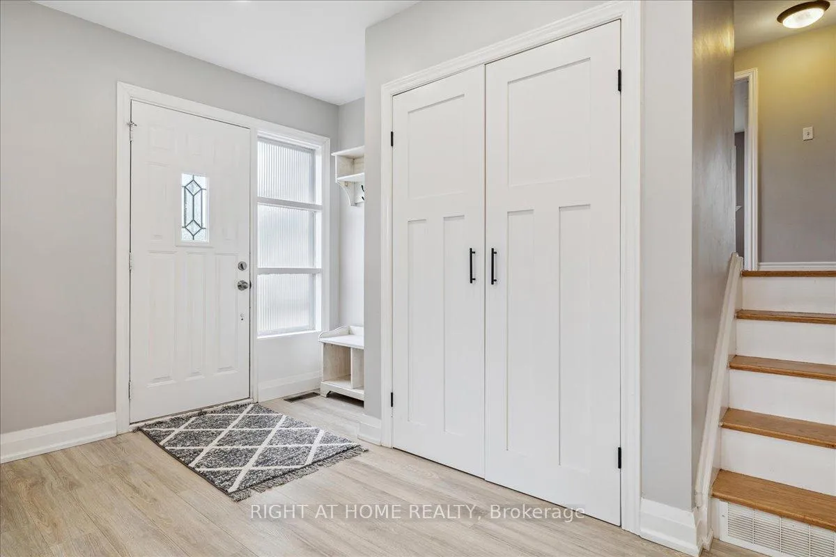 Photo 2 of 5316 Riverside Drive, Burlington, Appleby — HOMEH