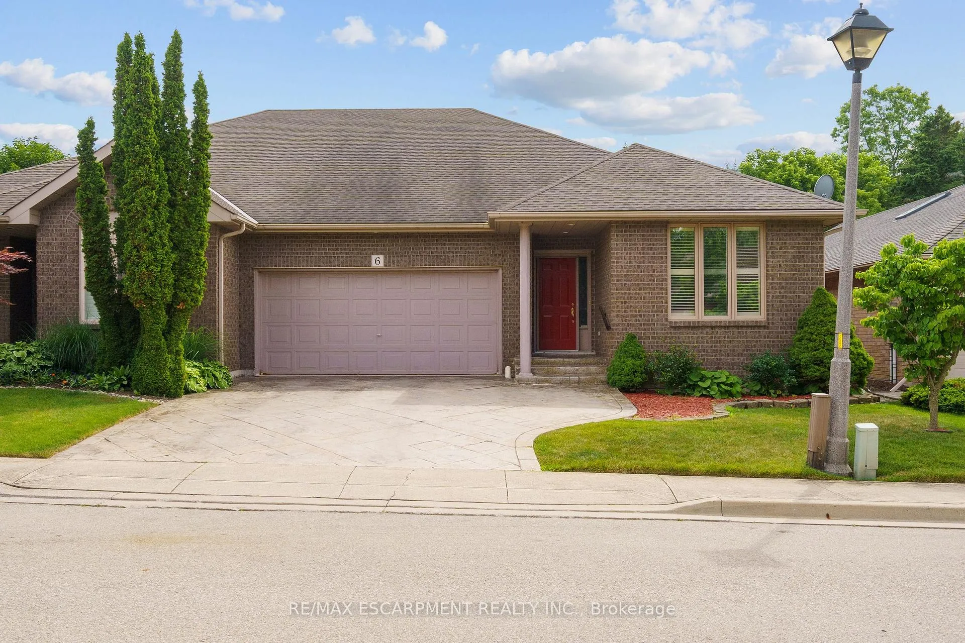 Photo 1 of 6 Gillespie Crescent, Hamilton, Dundas — HOMEH
