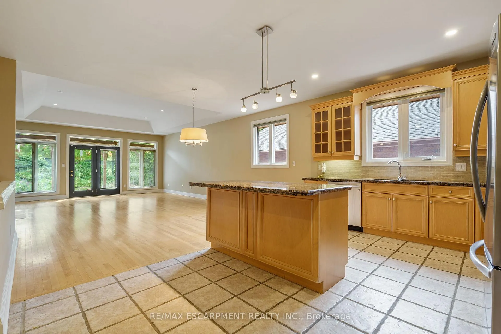 Photo 13 of 6 Gillespie Crescent, Hamilton, Dundas — HOMEH