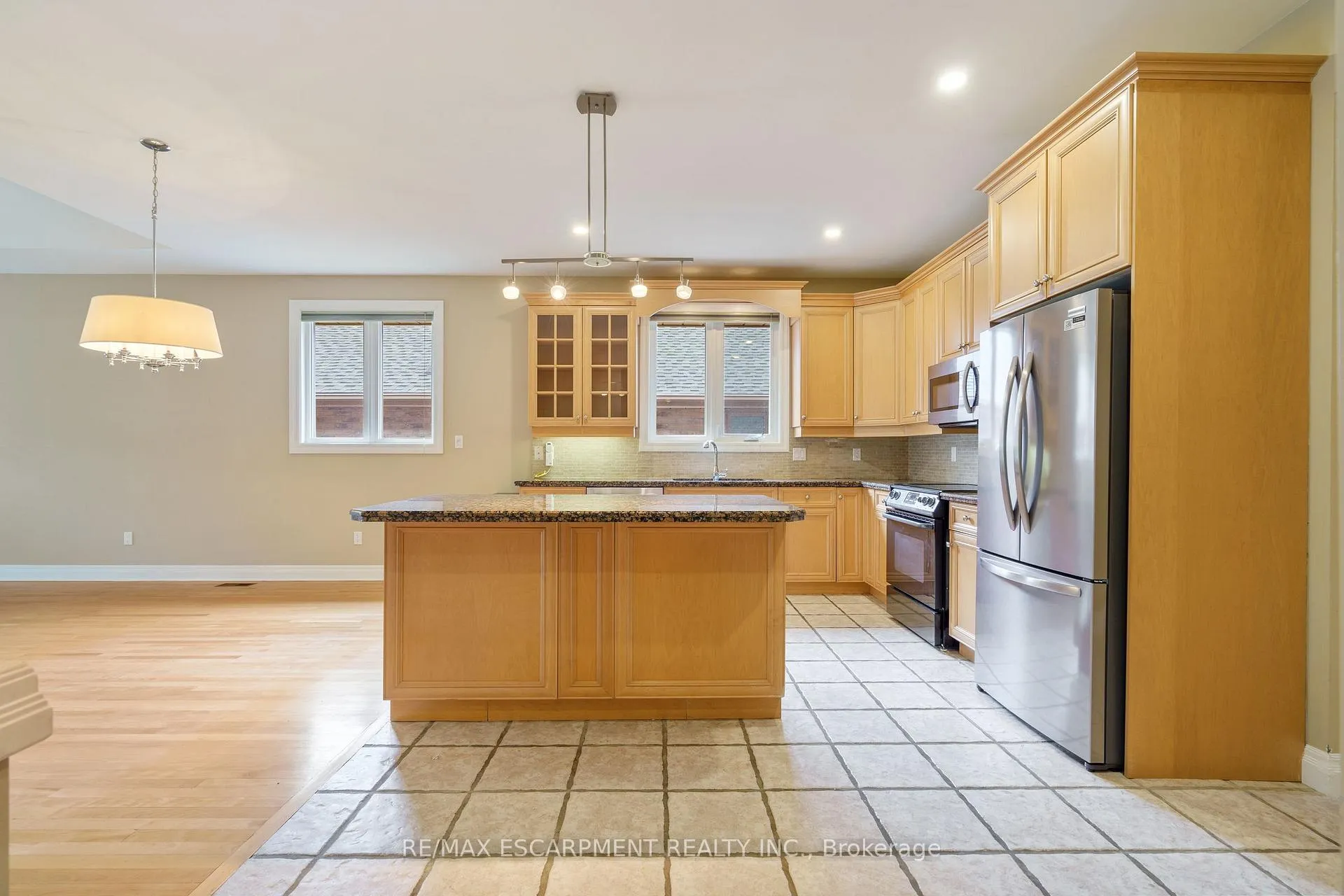 Photo 14 of 6 Gillespie Crescent, Hamilton, Dundas — HOMEH