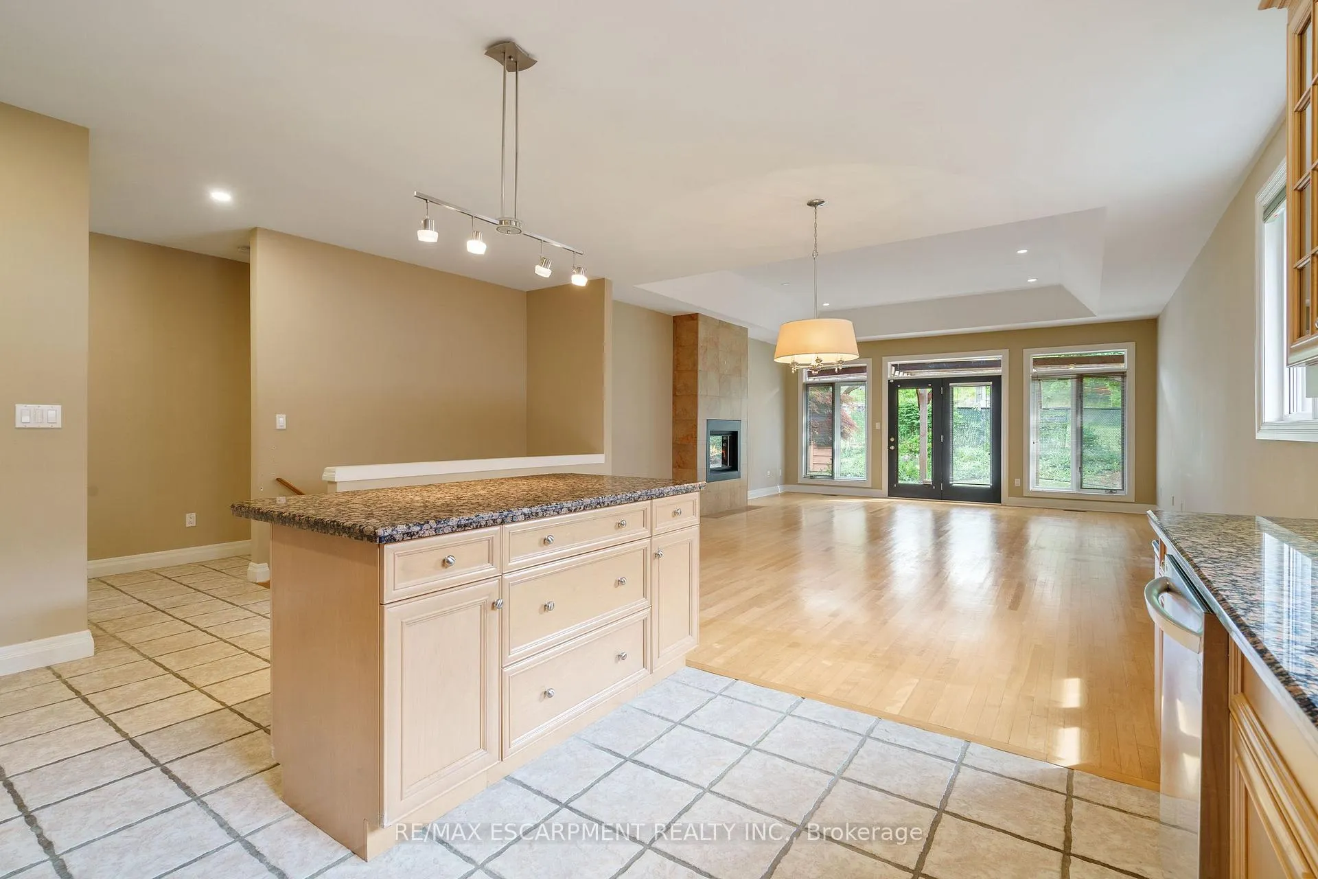 Photo 18 of 6 Gillespie Crescent, Hamilton, Dundas — HOMEH