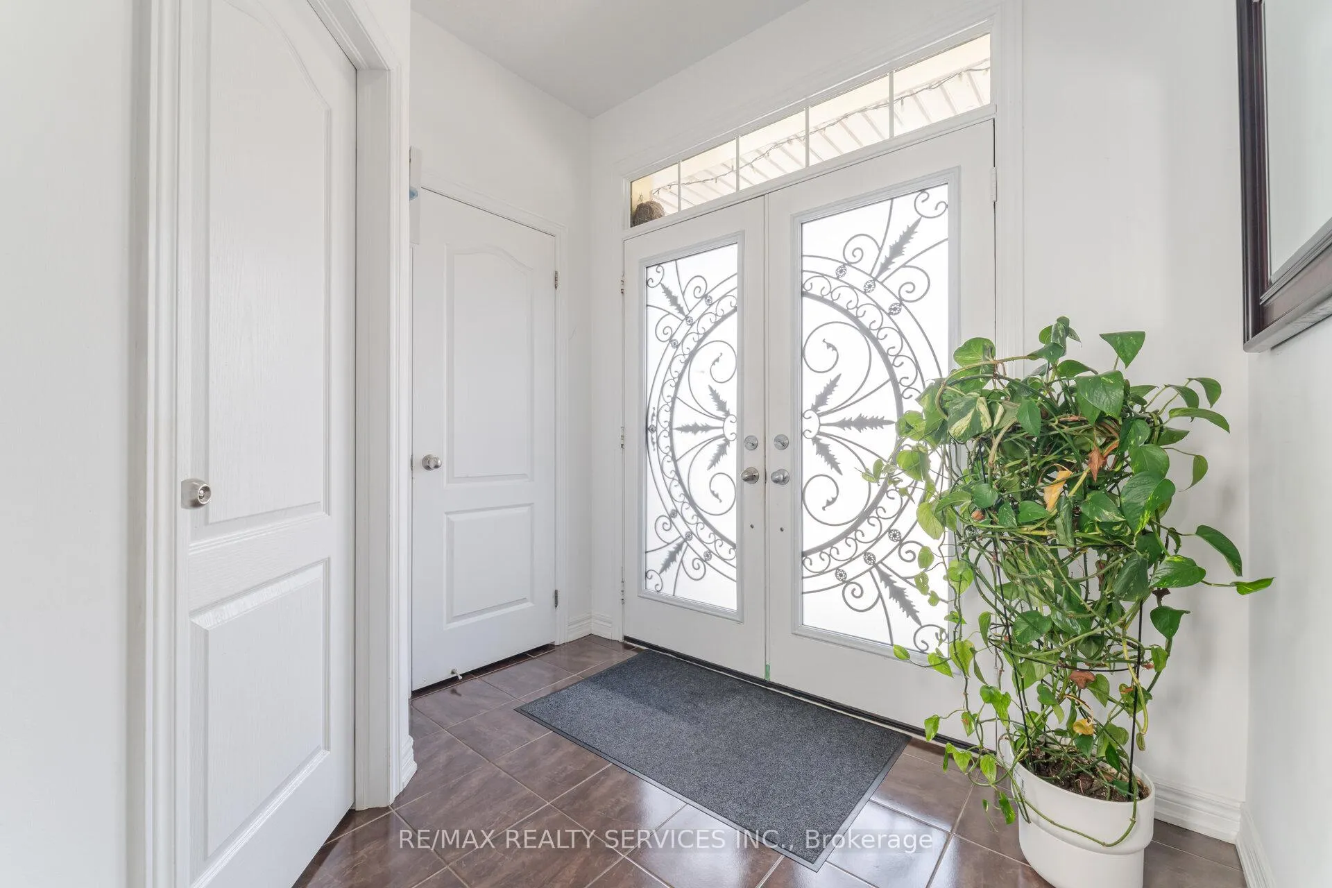 Photo 3 of 16 Rougebank Avenue, Caledon, Rural Caledon — HOMEH