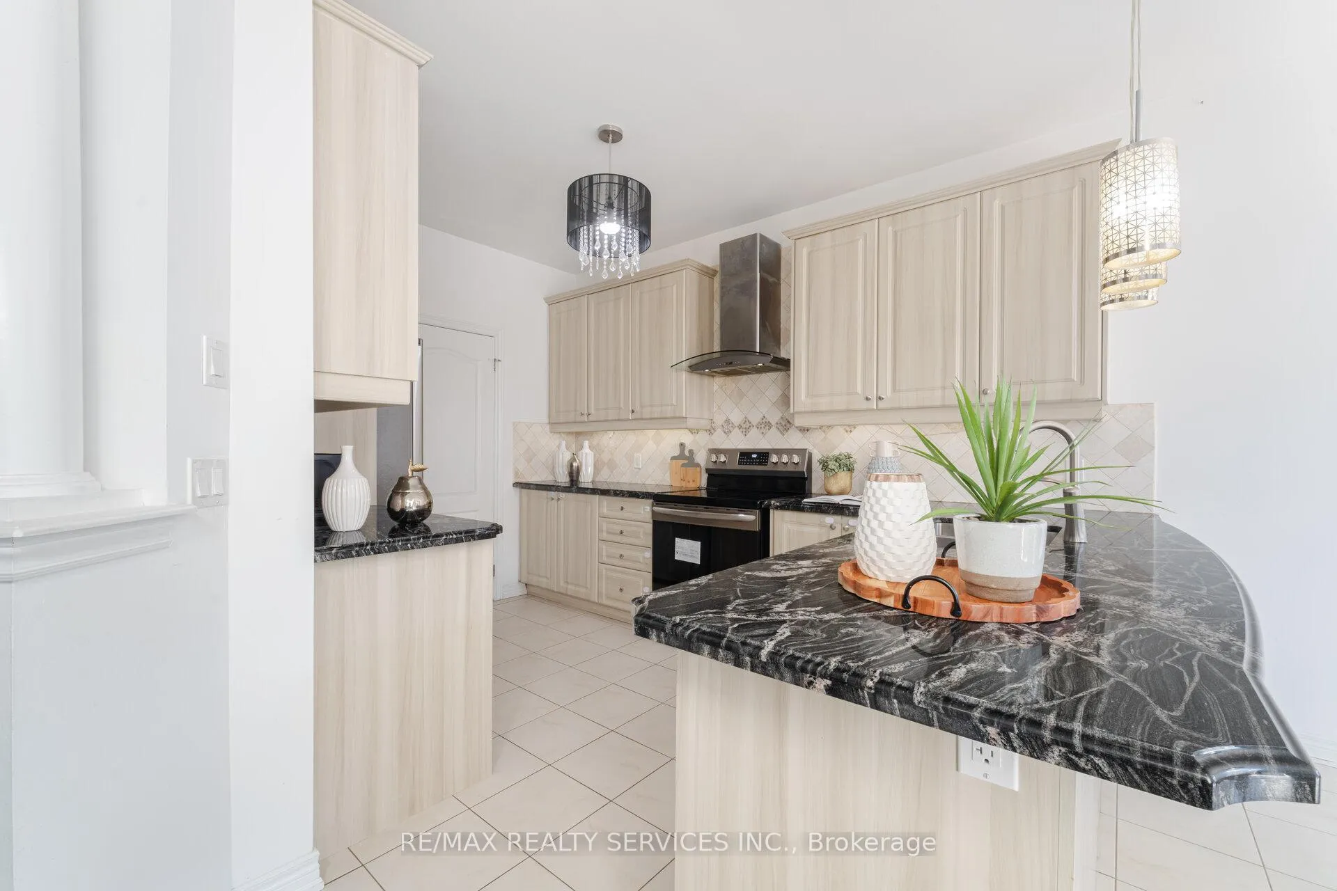 Photo 12 of 16 Rougebank Avenue, Caledon, Rural Caledon — HOMEH