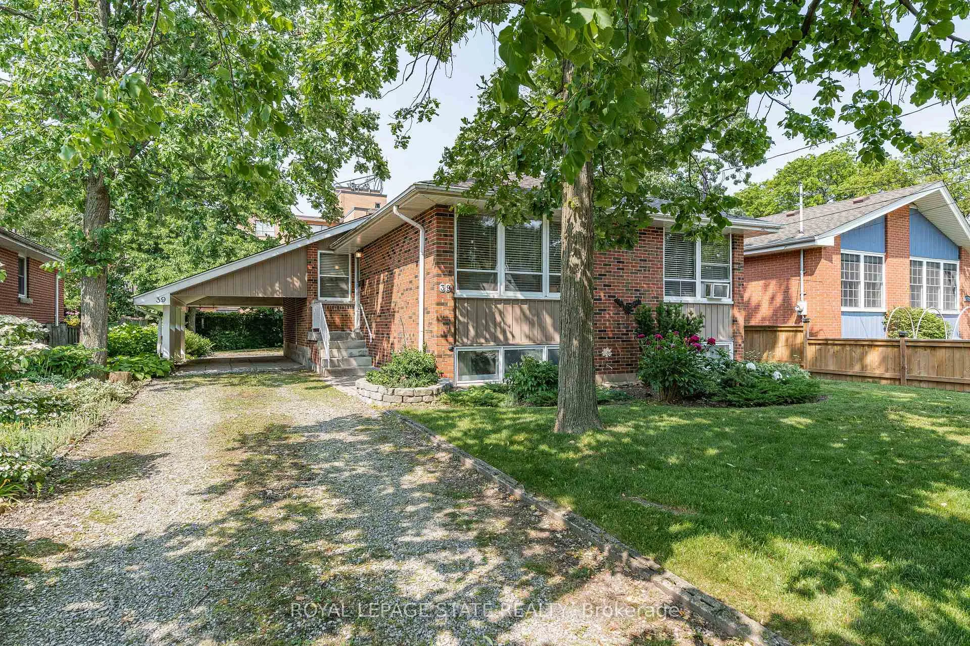 Photo 1 of 39 Hardale Crescent, Hamilton, Huntington — HOMEH