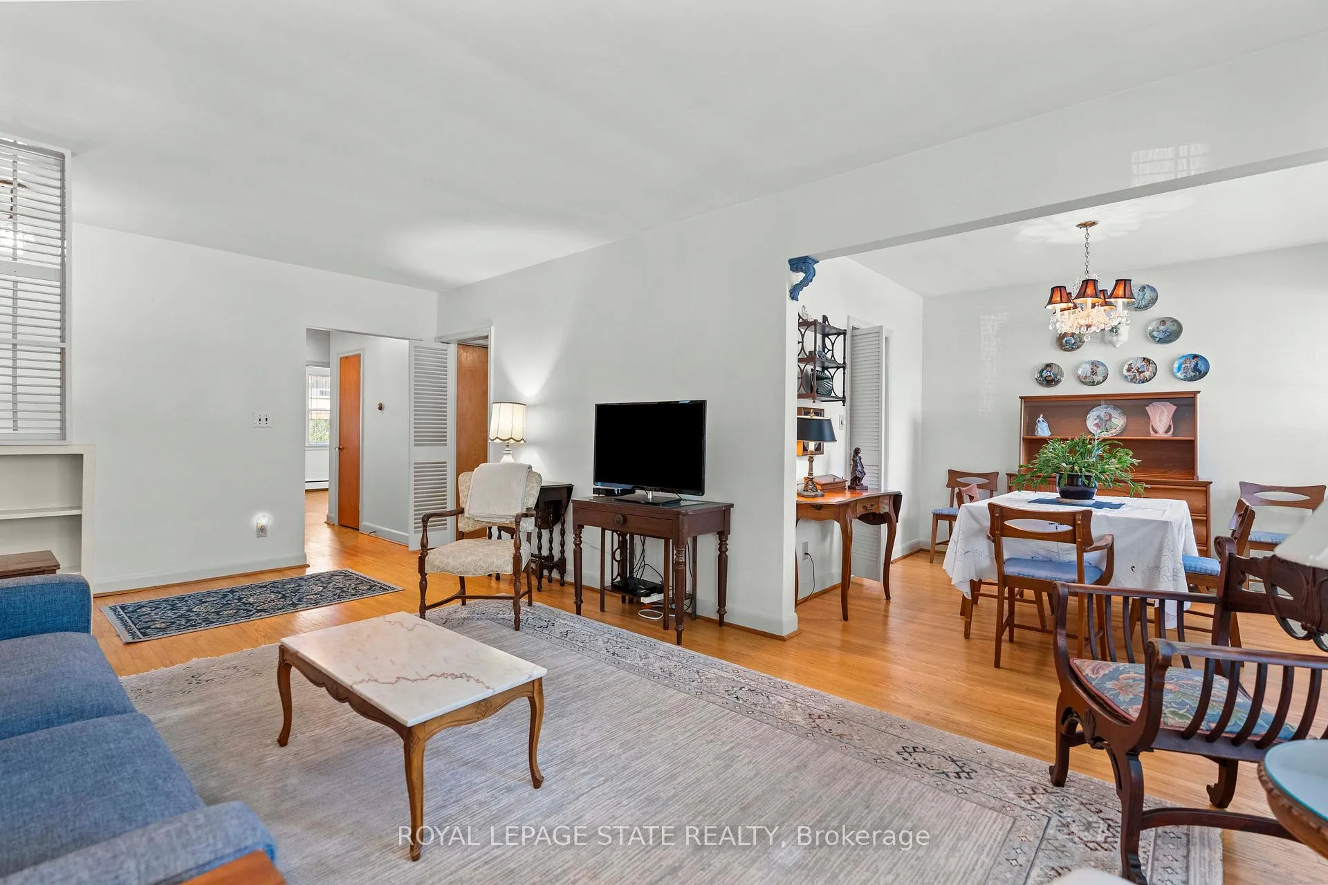 Photo 8 of 39 Hardale Crescent, Hamilton, Huntington — HOMEH