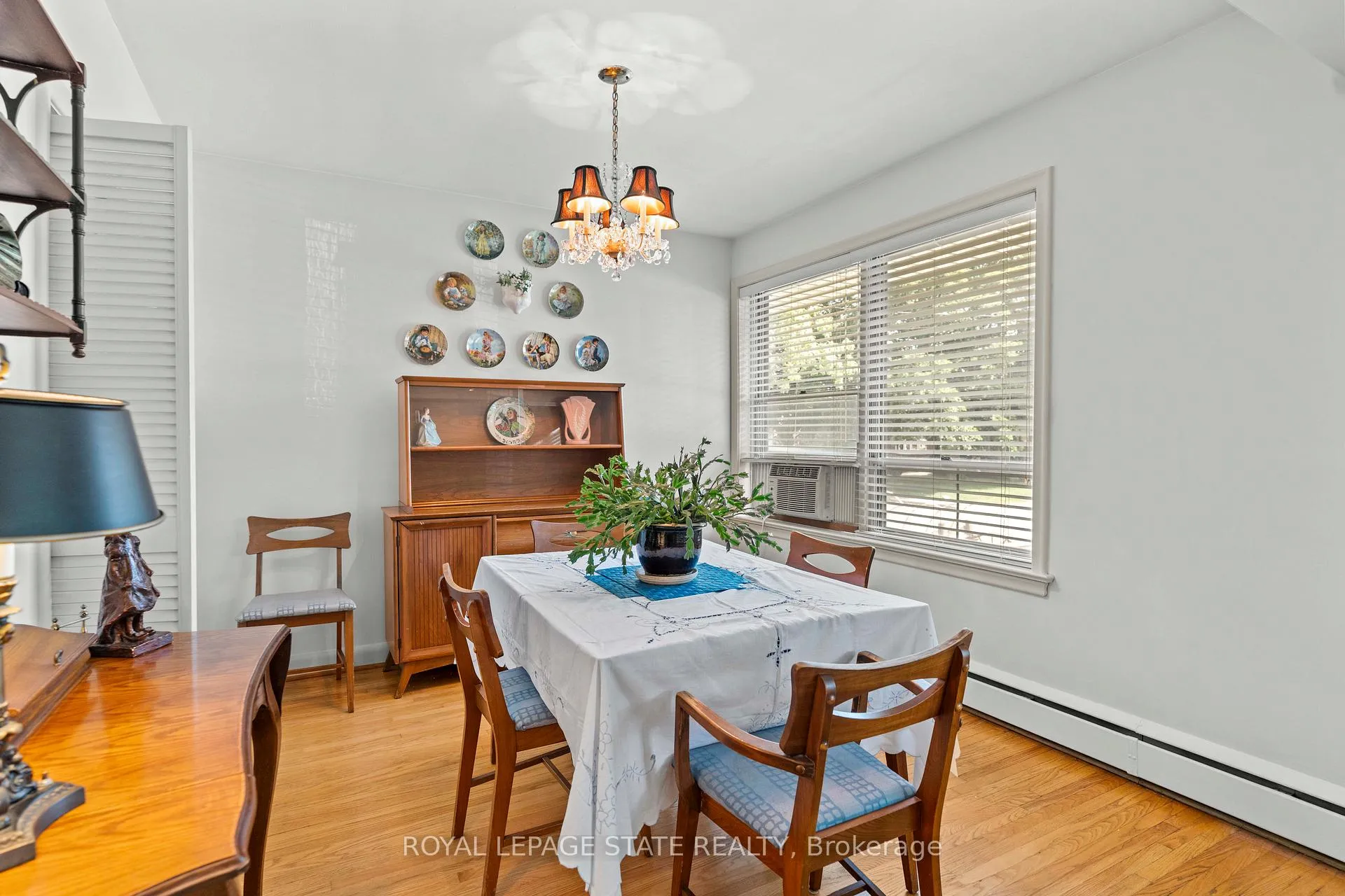 Photo 11 of 39 Hardale Crescent, Hamilton, Huntington — HOMEH