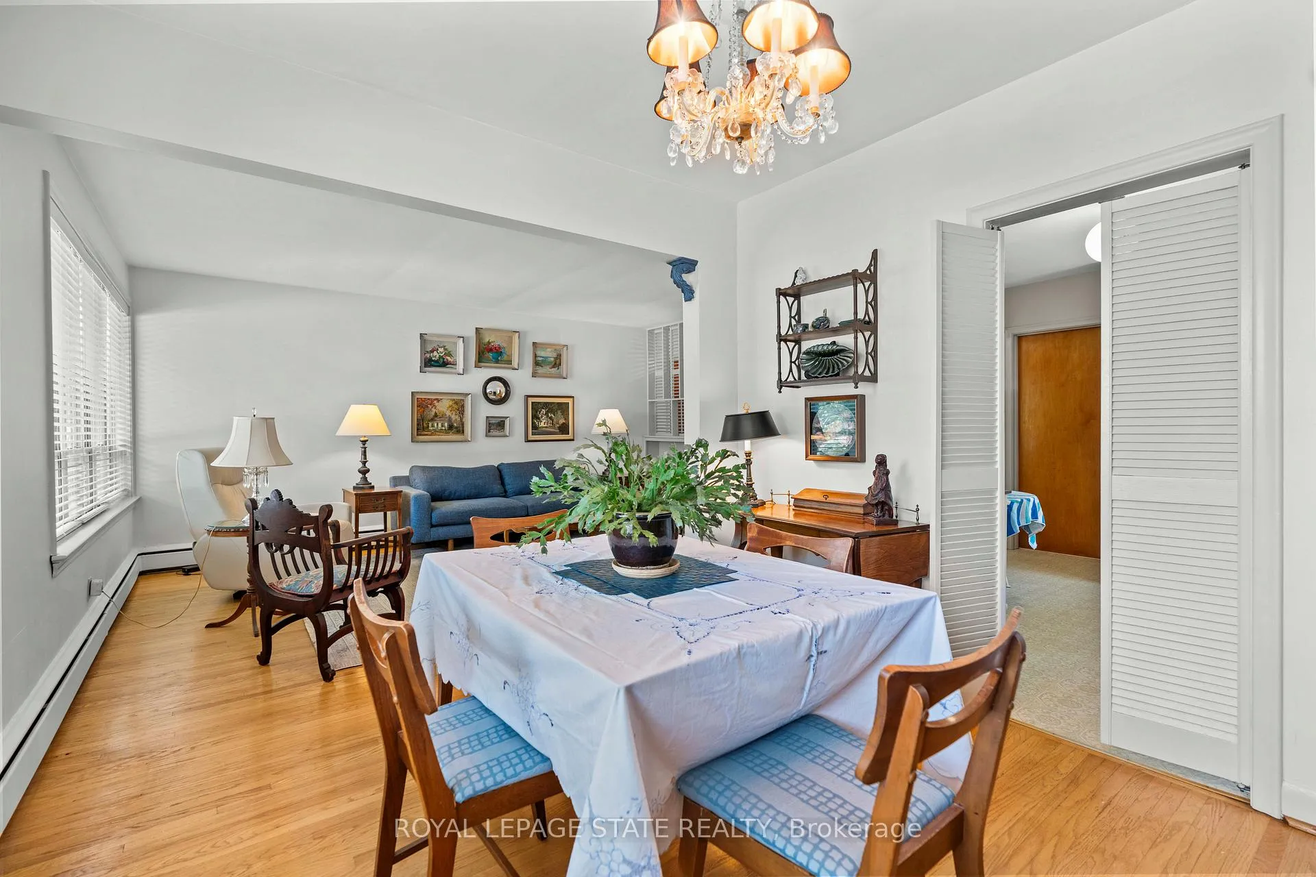 Photo 12 of 39 Hardale Crescent, Hamilton, Huntington — HOMEH