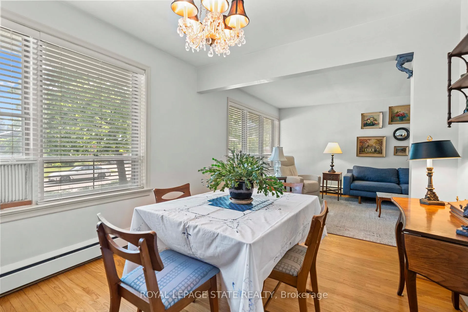 Photo 13 of 39 Hardale Crescent, Hamilton, Huntington — HOMEH