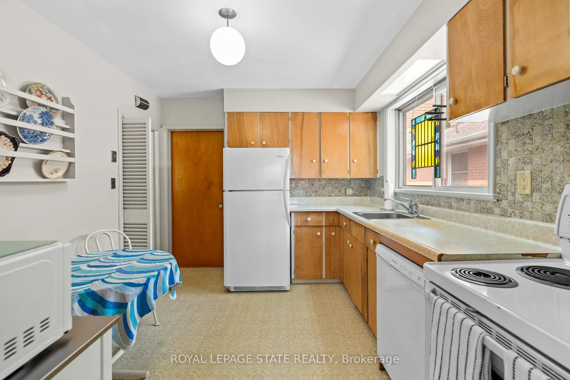 Photo 14 of 39 Hardale Crescent, Hamilton, Huntington — HOMEH