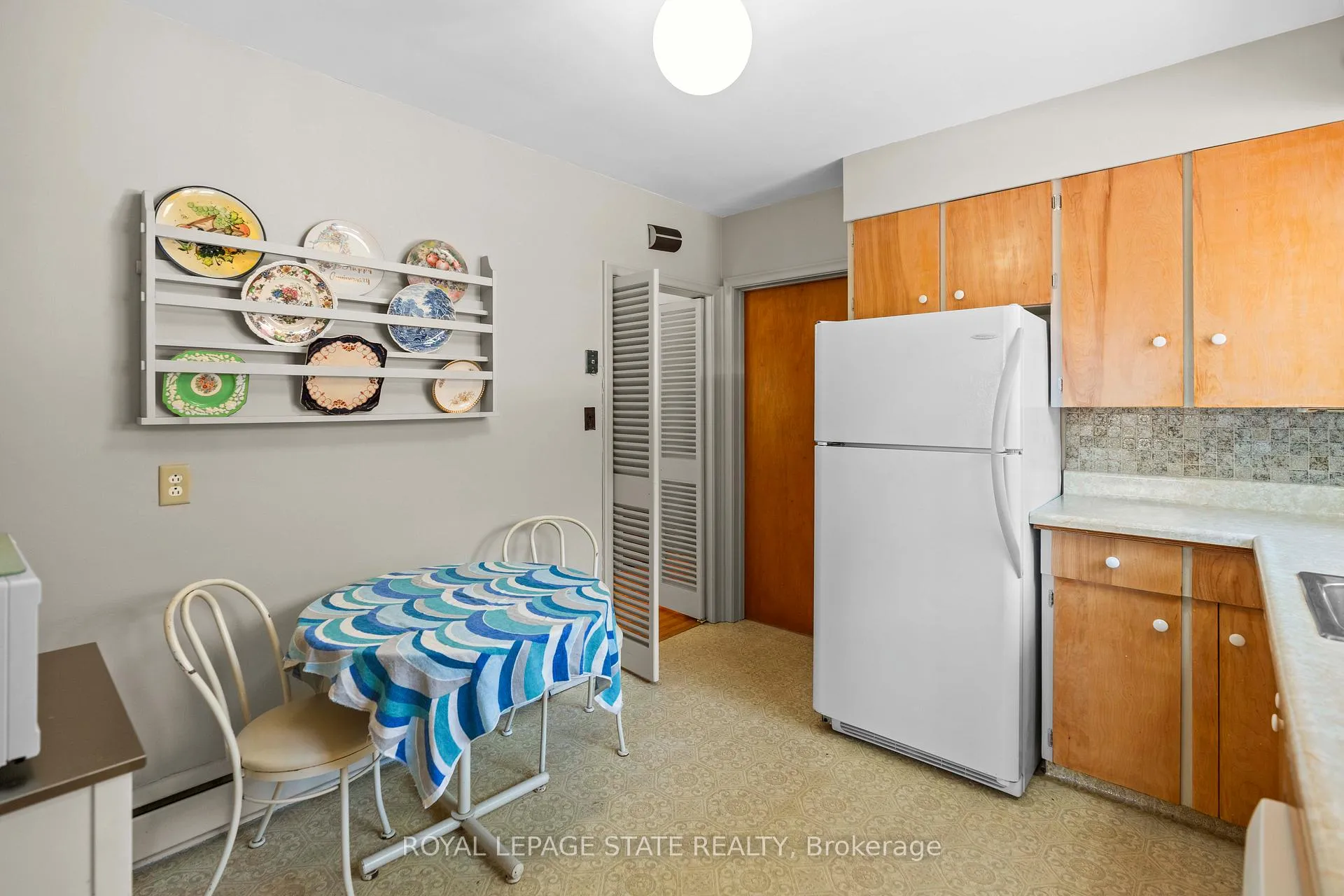 Photo 15 of 39 Hardale Crescent, Hamilton, Huntington — HOMEH