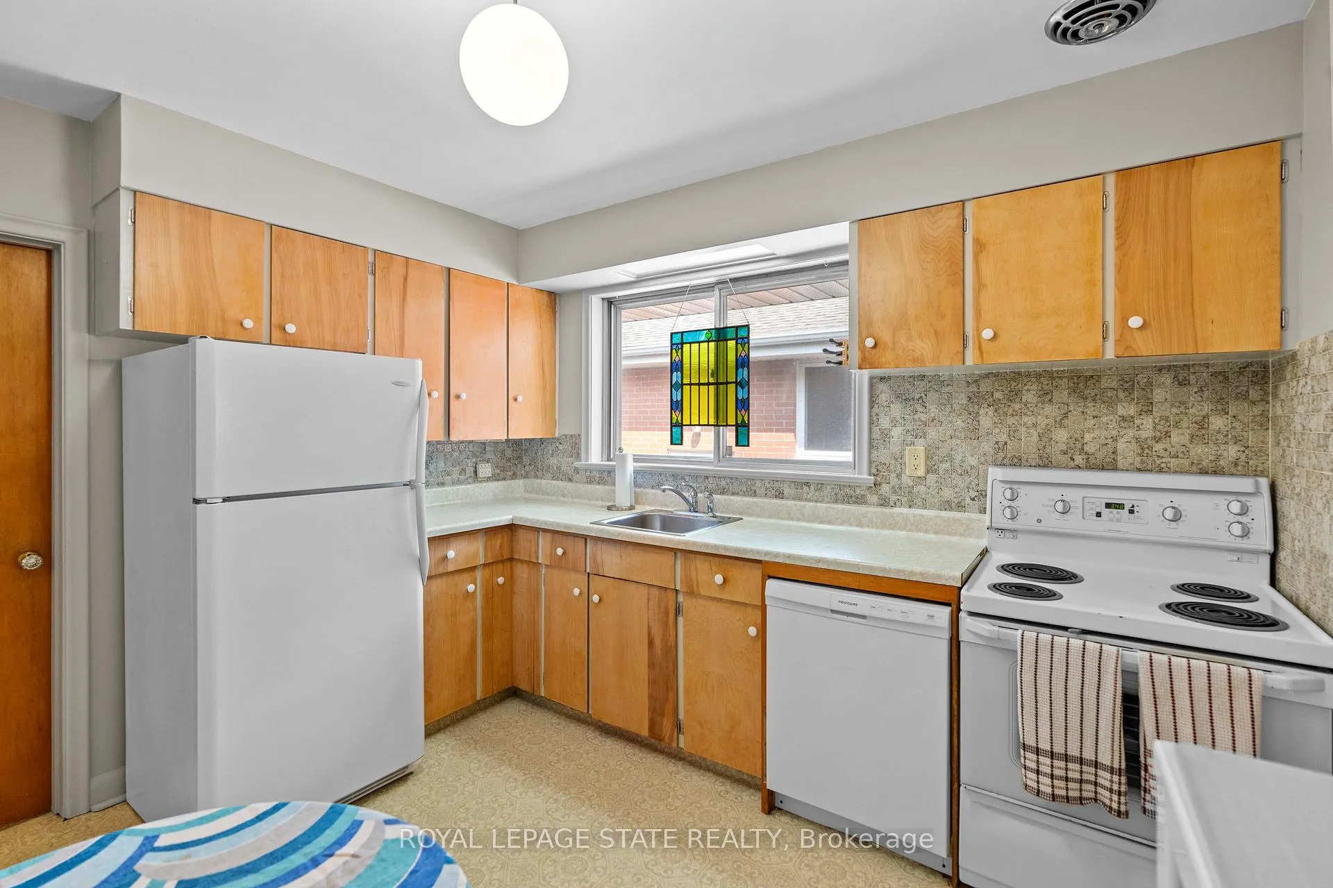 Photo 16 of 39 Hardale Crescent, Hamilton, Huntington — HOMEH