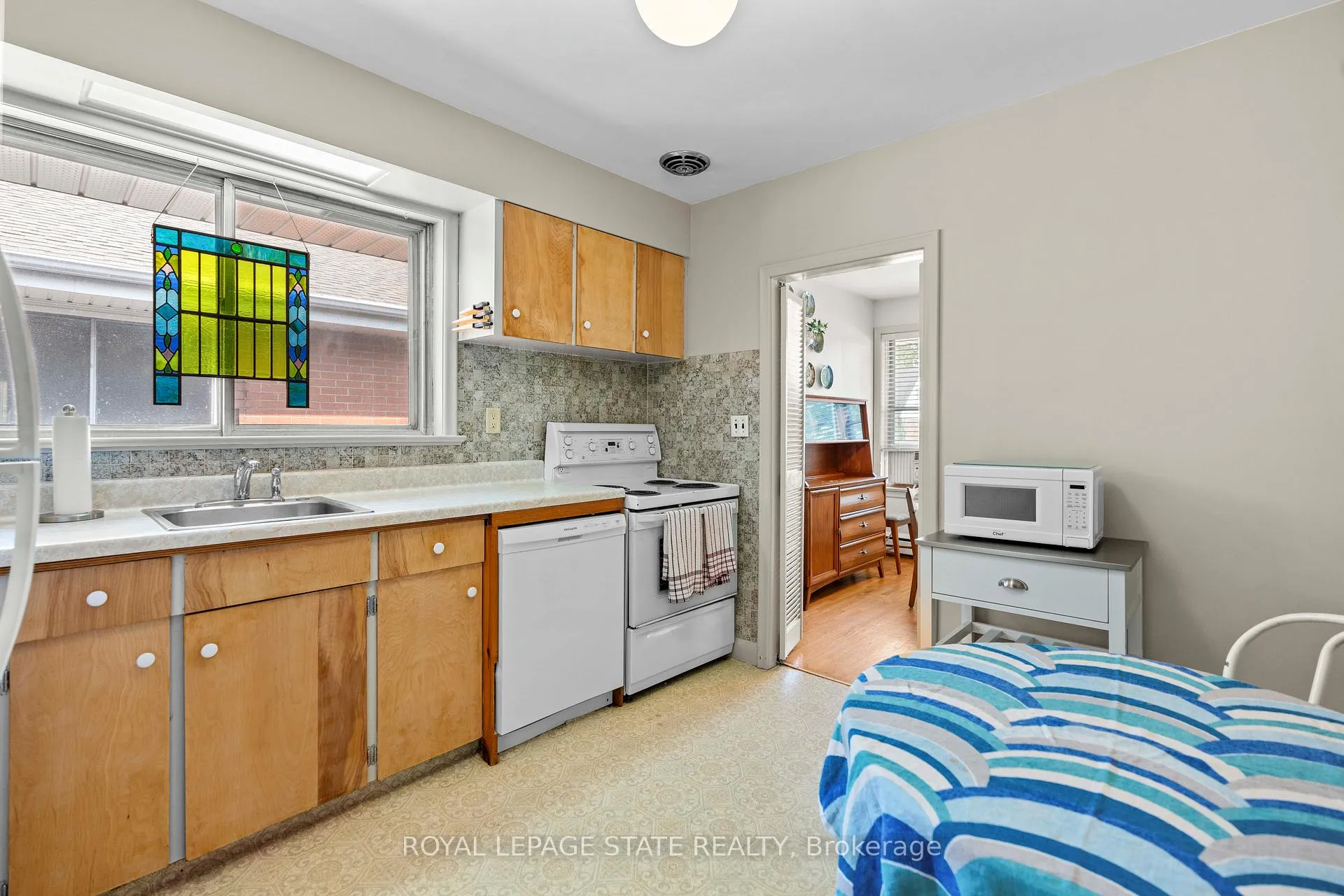 Photo 17 of 39 Hardale Crescent, Hamilton, Huntington — HOMEH