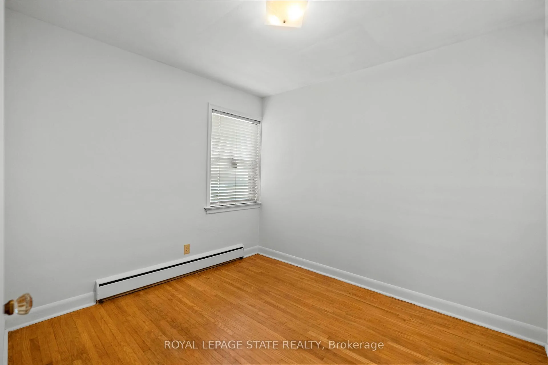 Photo 19 of 39 Hardale Crescent, Hamilton, Huntington — HOMEH