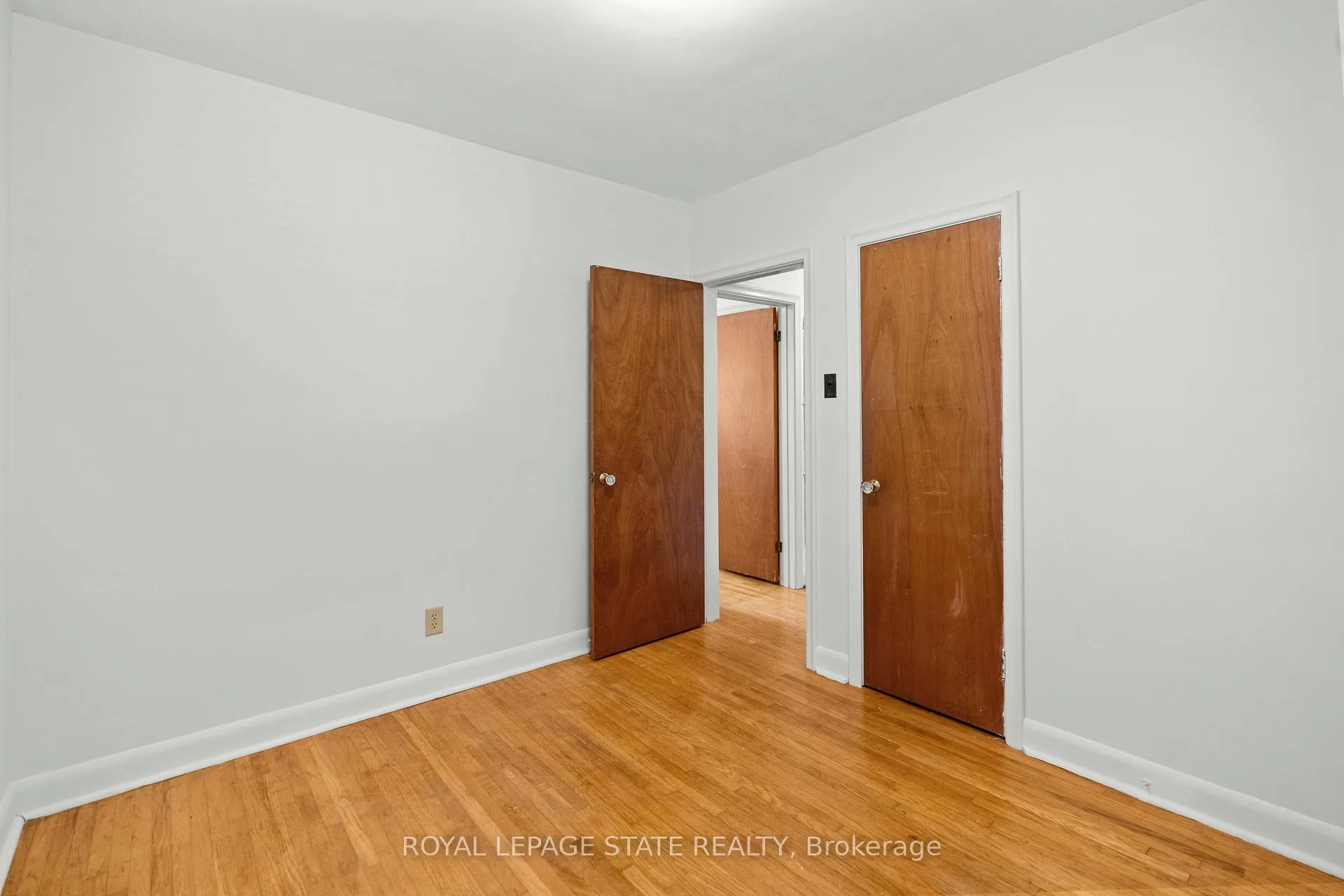 Photo 20 of 39 Hardale Crescent, Hamilton, Huntington — HOMEH