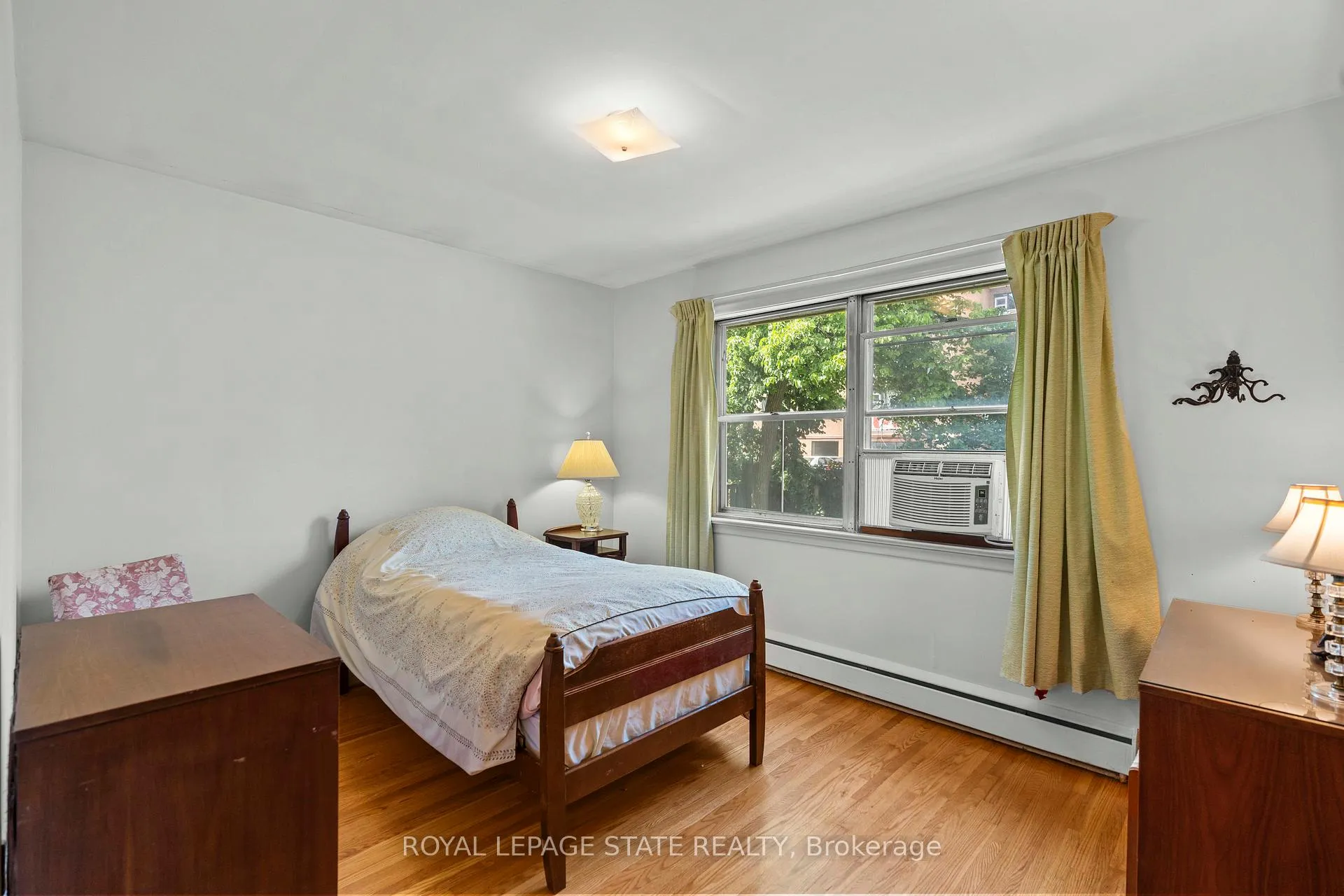 Photo 21 of 39 Hardale Crescent, Hamilton, Huntington — HOMEH