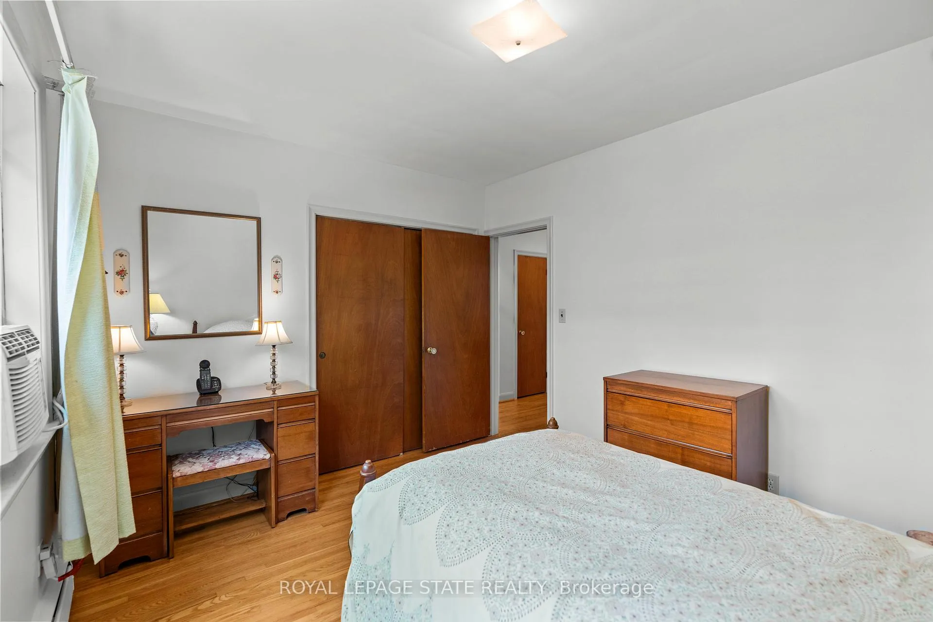 Photo 22 of 39 Hardale Crescent, Hamilton, Huntington — HOMEH