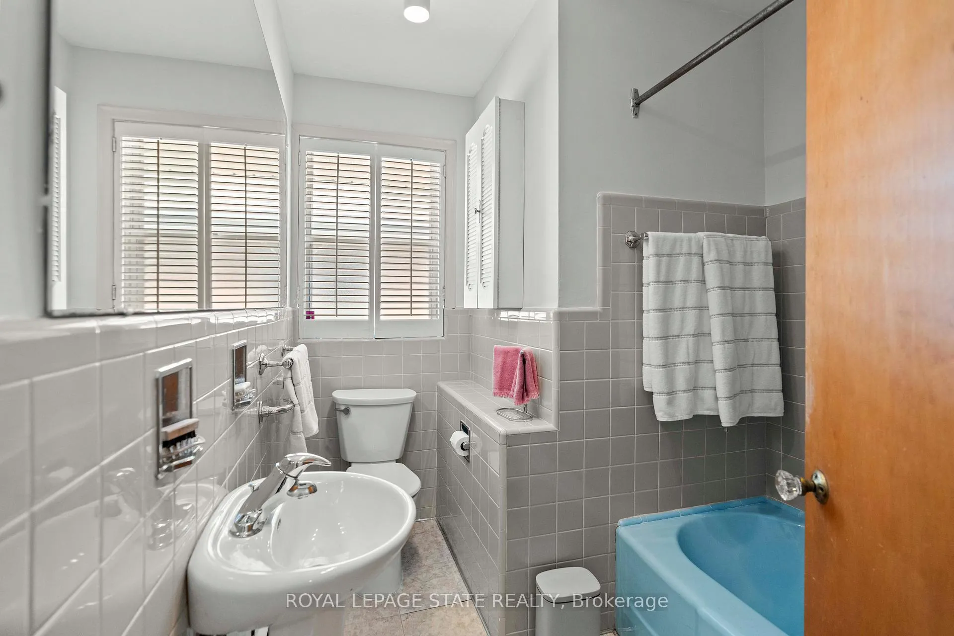 Photo 25 of 39 Hardale Crescent, Hamilton, Huntington — HOMEH