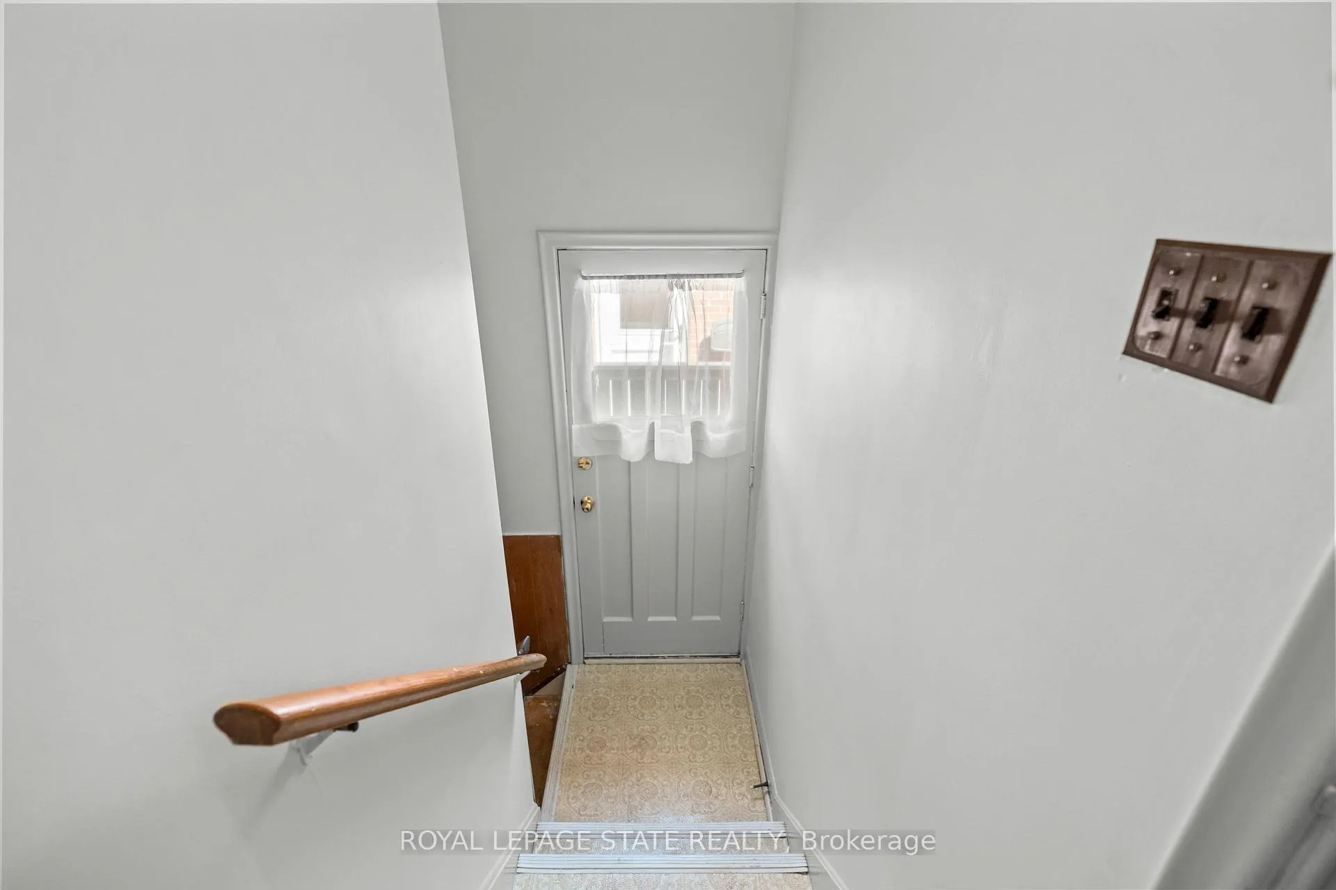 Photo 26 of 39 Hardale Crescent, Hamilton, Huntington — HOMEH