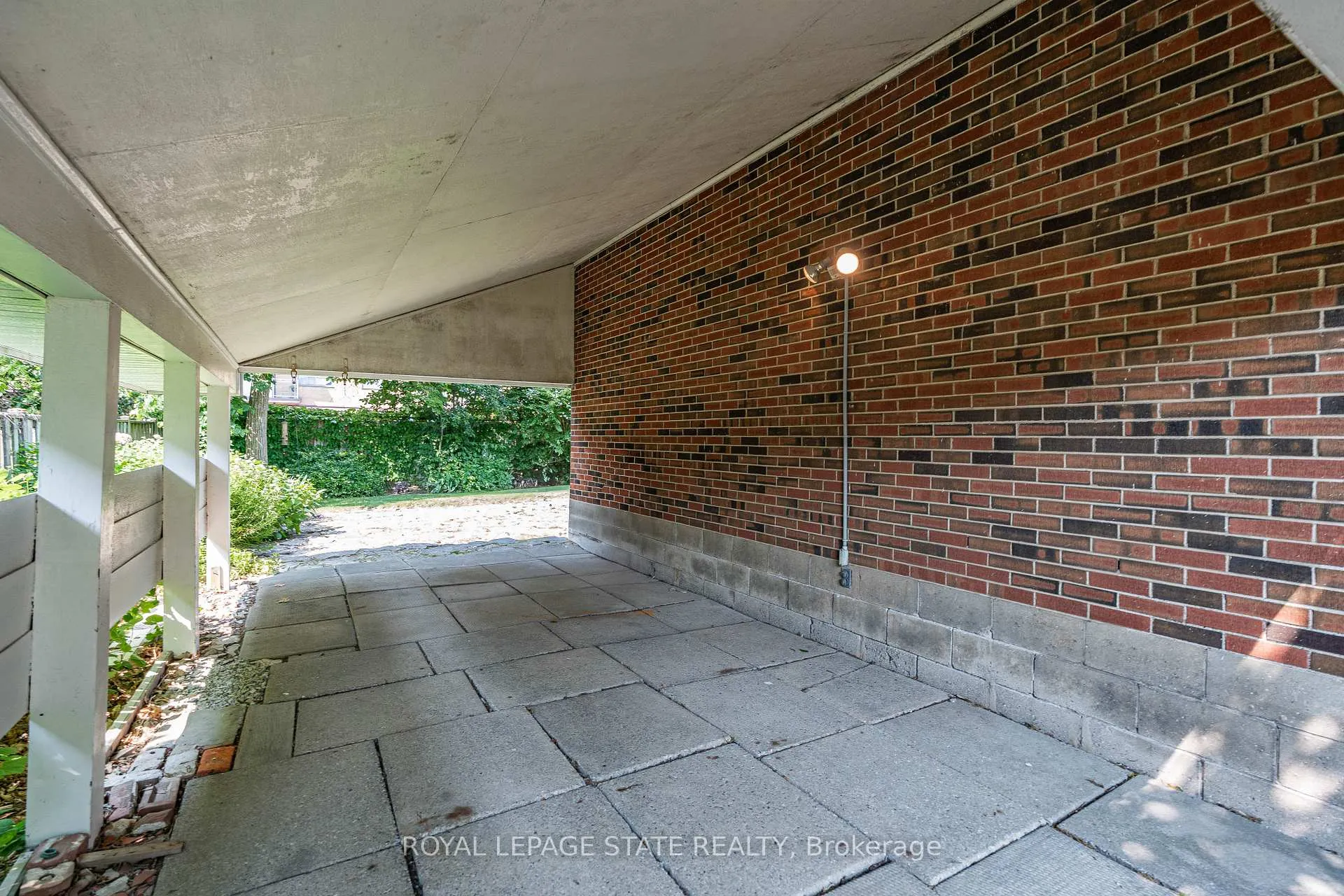 Photo 27 of 39 Hardale Crescent, Hamilton, Huntington — HOMEH