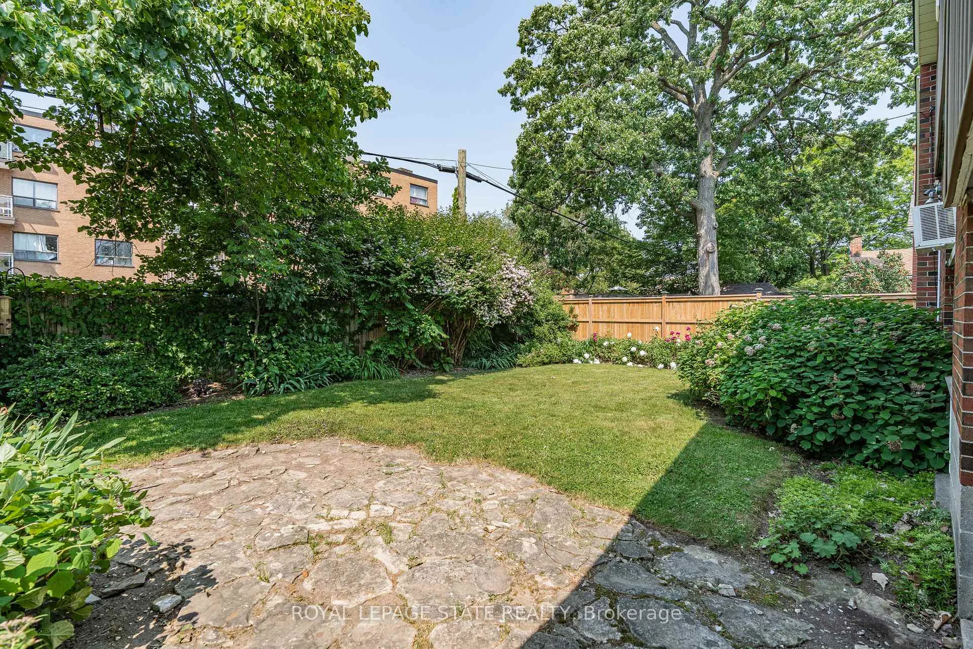 Photo 28 of 39 Hardale Crescent, Hamilton, Huntington — HOMEH