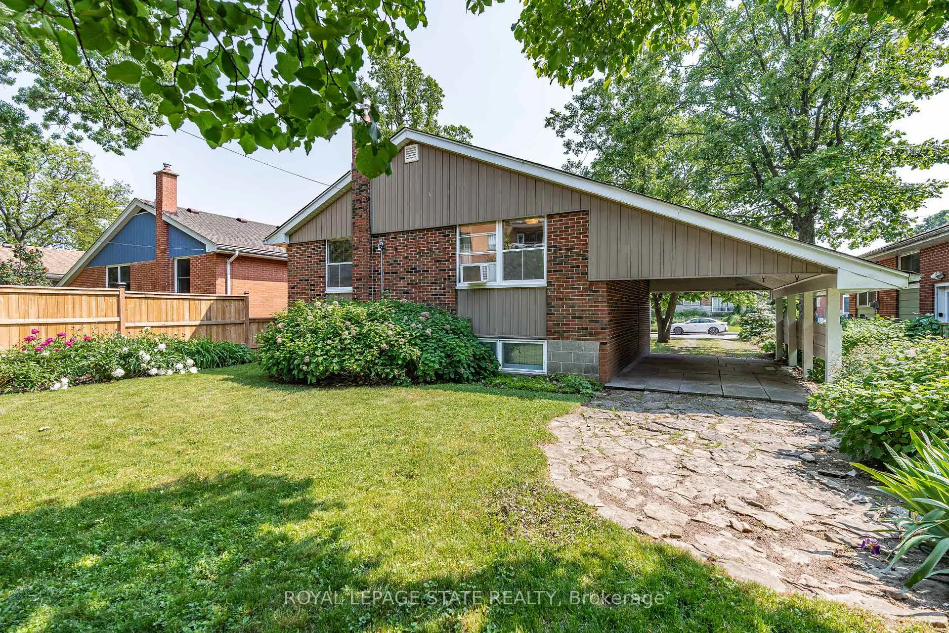 Photo 29 of 39 Hardale Crescent, Hamilton, Huntington — HOMEH