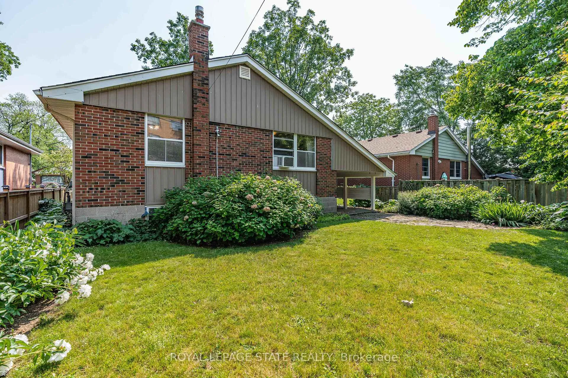 Photo 30 of 39 Hardale Crescent, Hamilton, Huntington — HOMEH