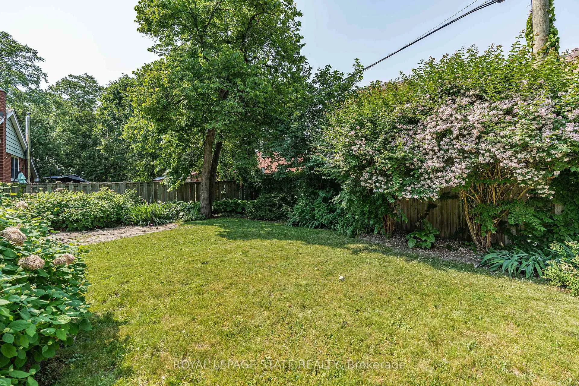 Photo 31 of 39 Hardale Crescent, Hamilton, Huntington — HOMEH