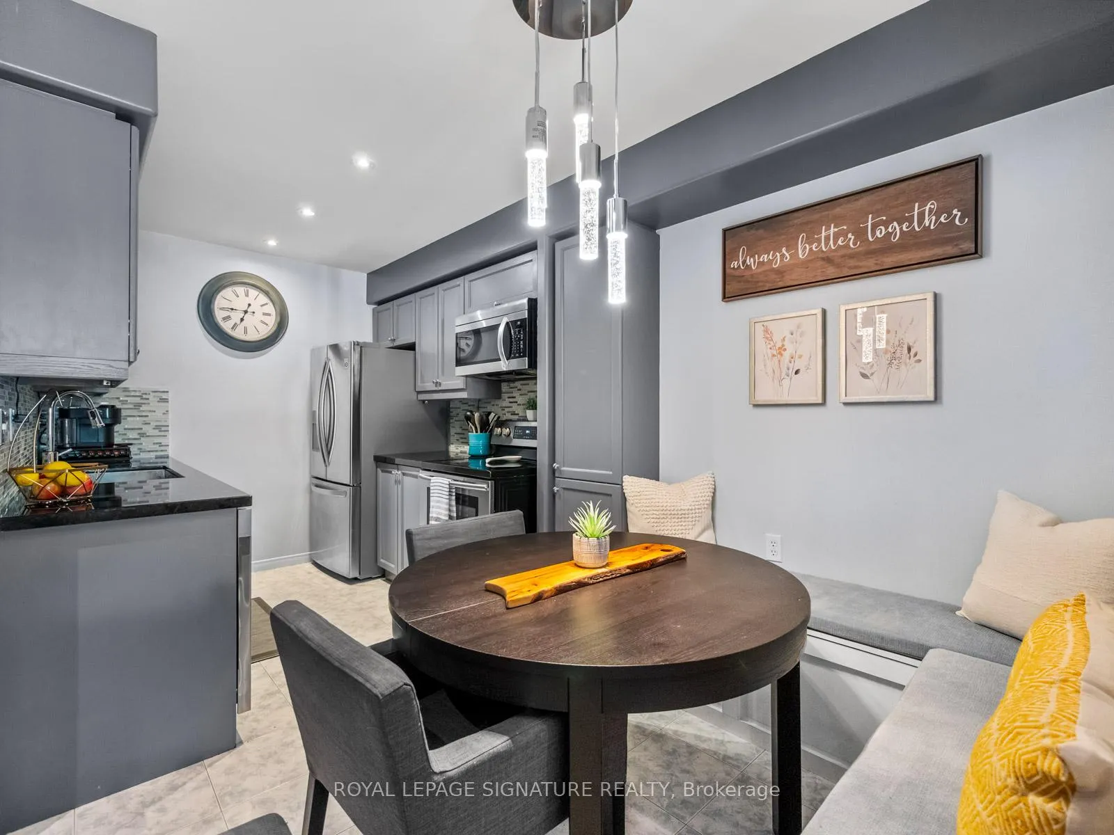 Photo 4 of 13 Bronte Court, Hamilton, Dundas — HOMEH
