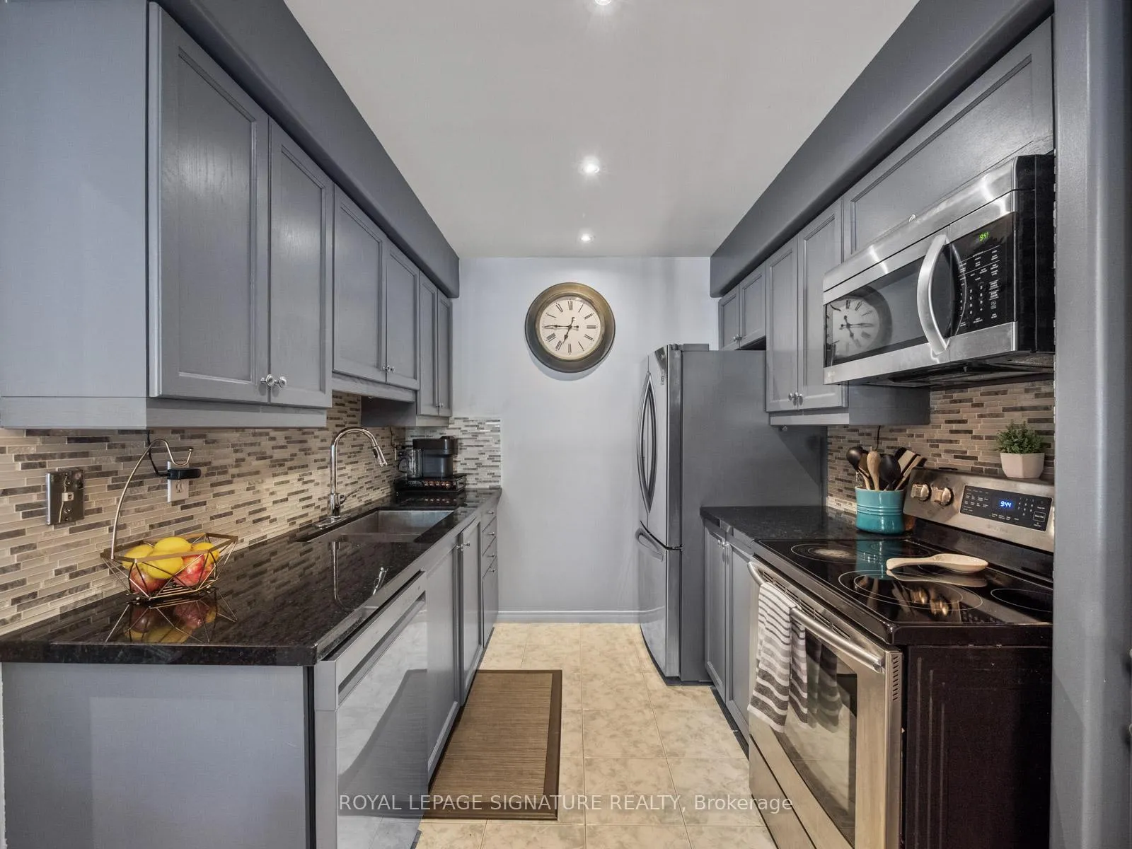 Photo 5 of 13 Bronte Court, Hamilton, Dundas — HOMEH