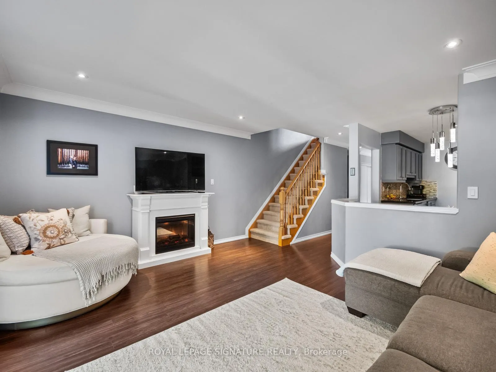 Photo 9 of 13 Bronte Court, Hamilton, Dundas — HOMEH